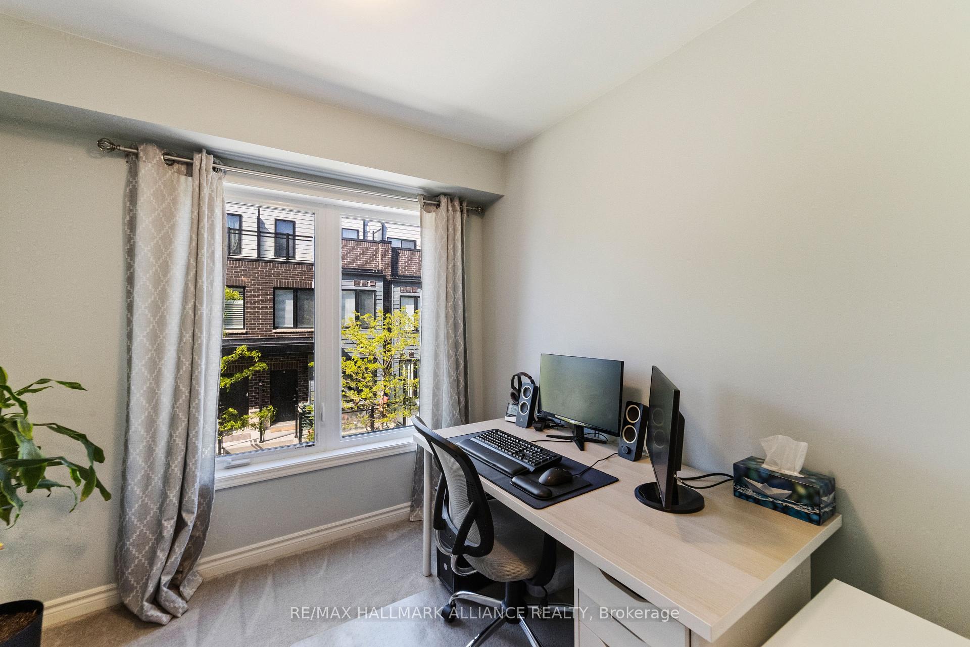 3 Bedrooms Condo at 1150 Stroud, Mississauga For sale