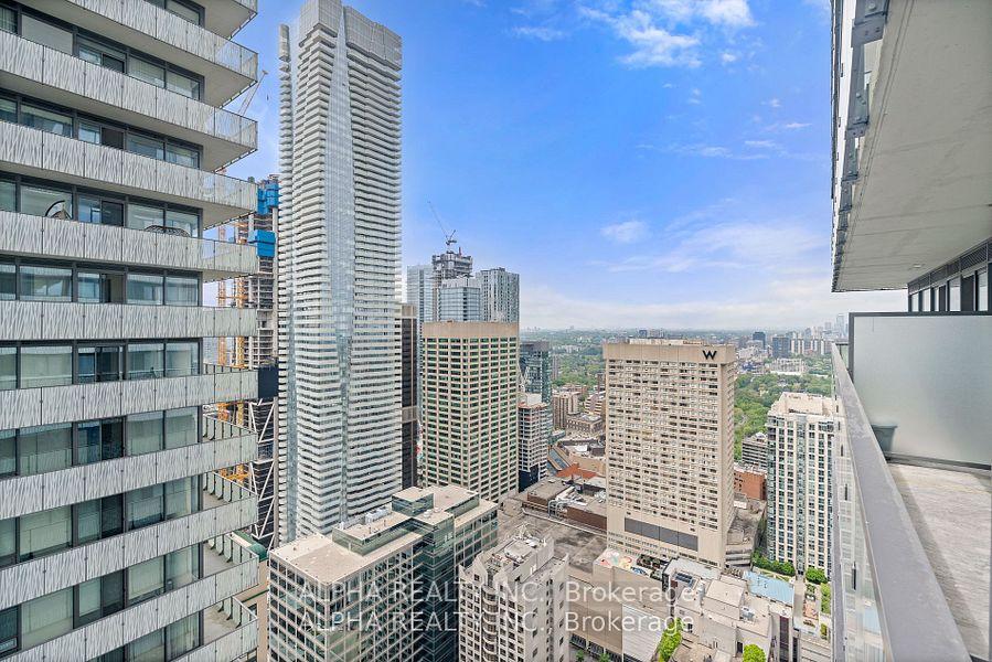 3 Bedrooms Condo at 50 Charles St E, Toronto For sale