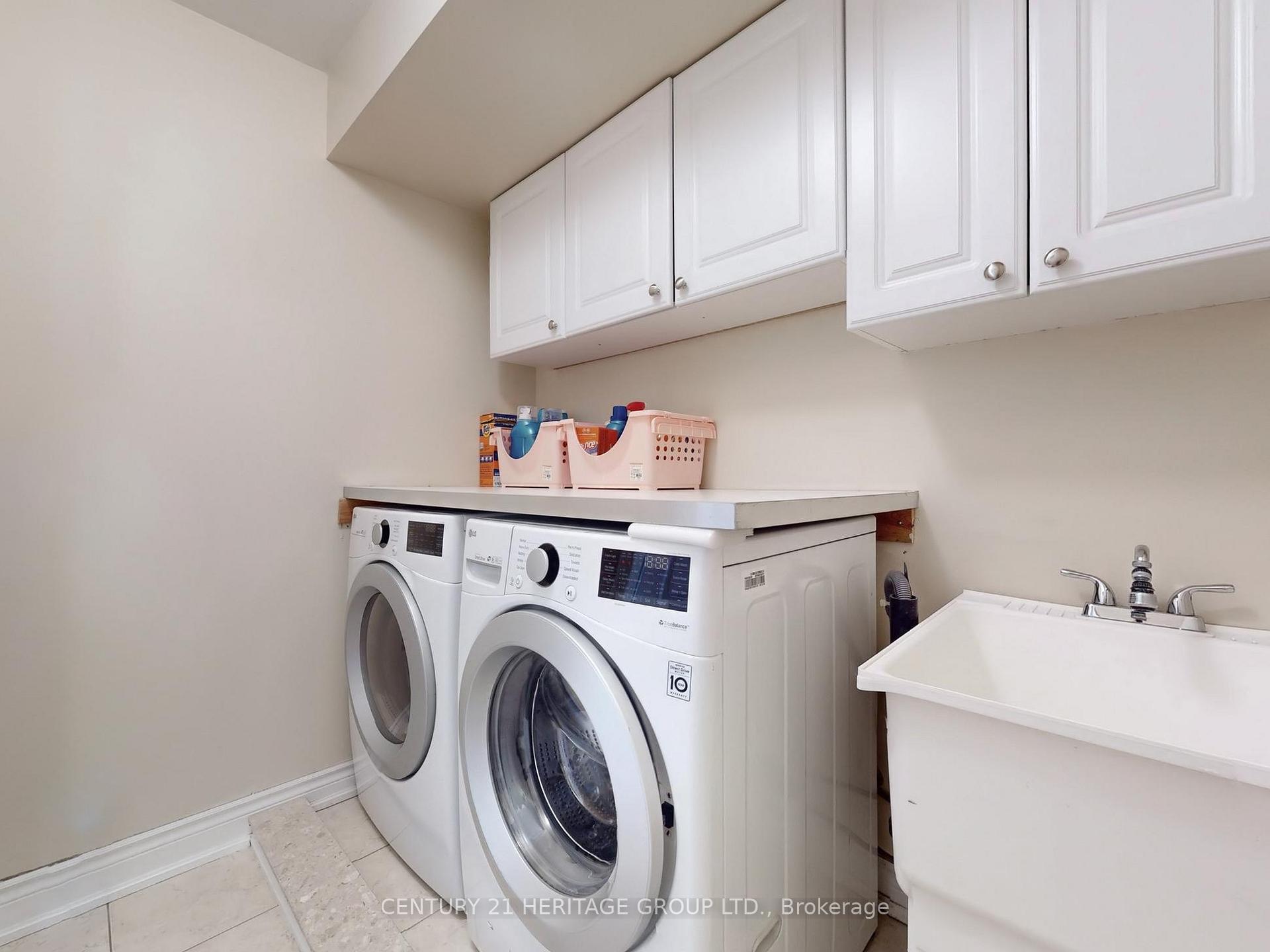 4 Bedrooms Condo at 127 Mill, Toronto For sale