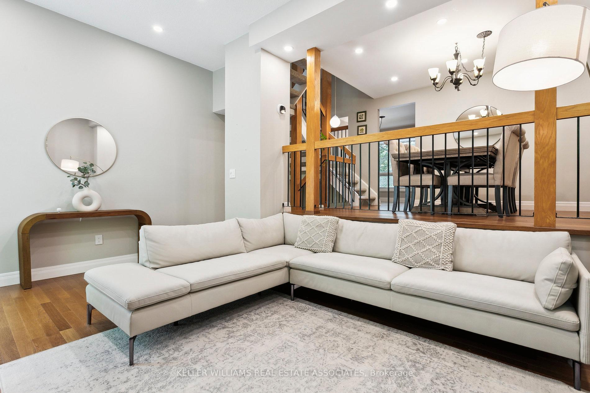 3 Bedrooms Condo at 1250 Marlborough, Oakville For sale