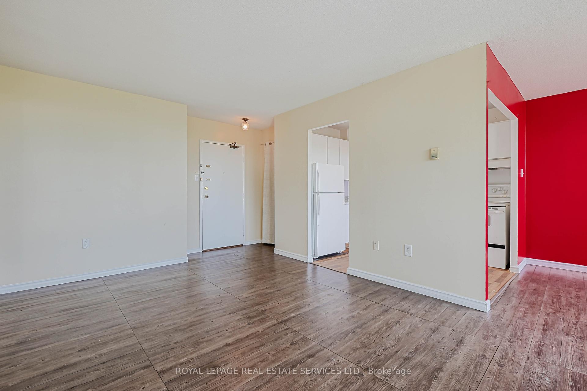 2 Bedrooms Condo at 530 Lolita, Mississauga For sale
