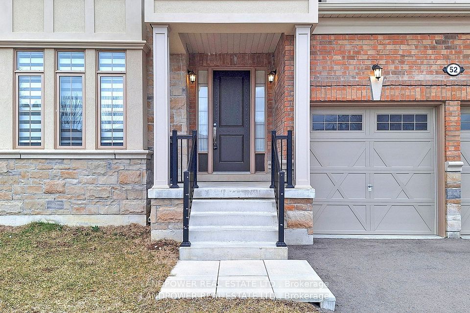 52 Klees Crescent, Aurora, ON L4G 3W8