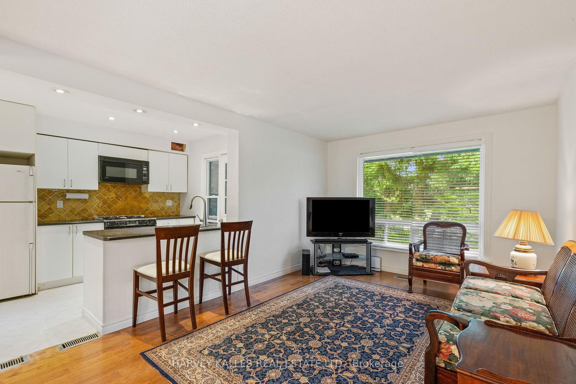 3 Bedrooms Condo at 2020 South Millway, Mississauga For sale