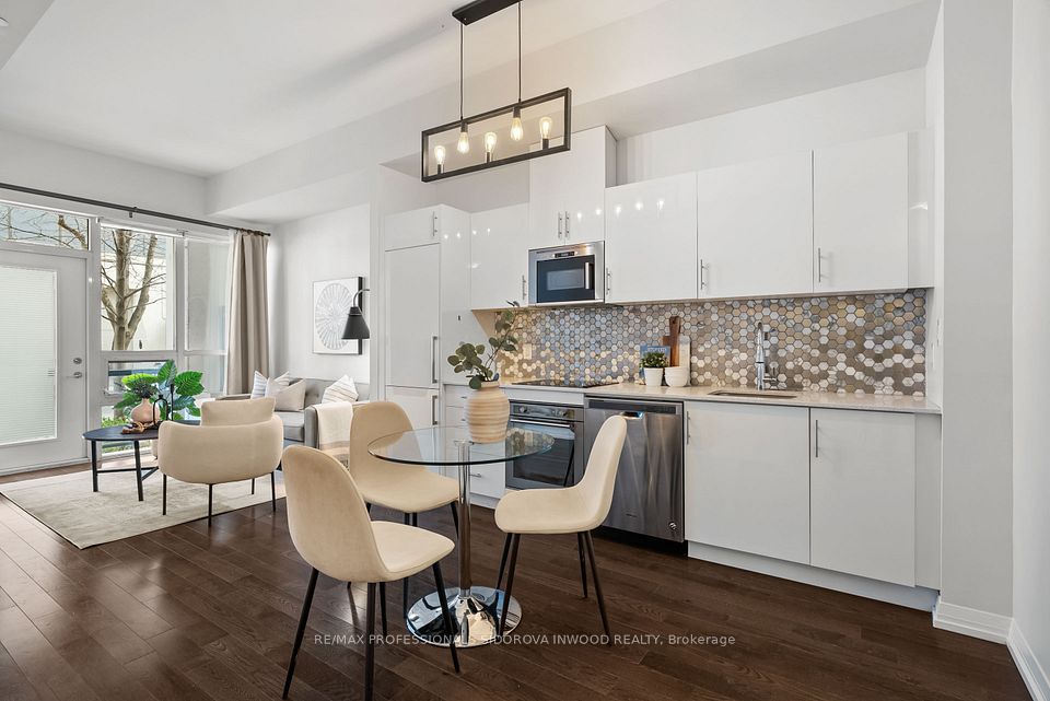 460 Adelaide