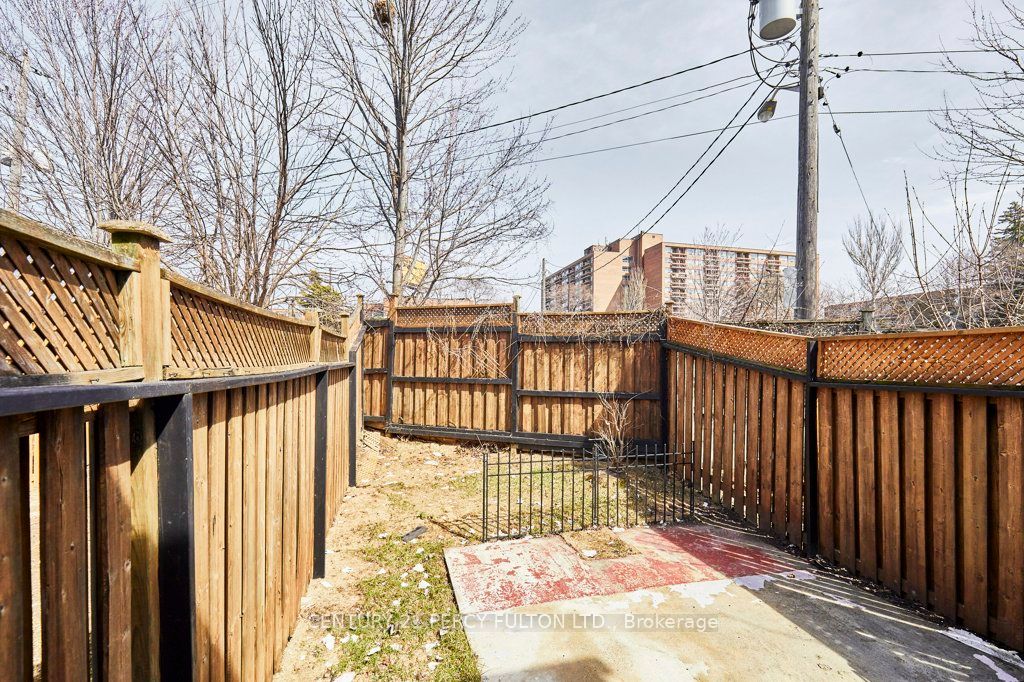 19 Warner Ave Avenue E