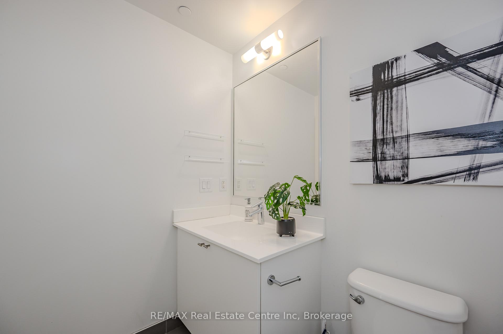 2 Bedrooms Condo at 18 Rean, Toronto For sale