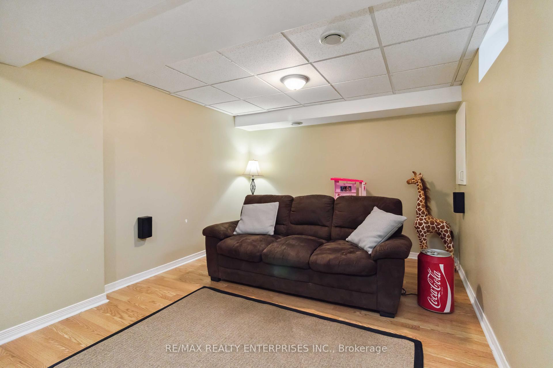 3 Bedrooms Condo at 1588 South Parade, Mississauga For sale