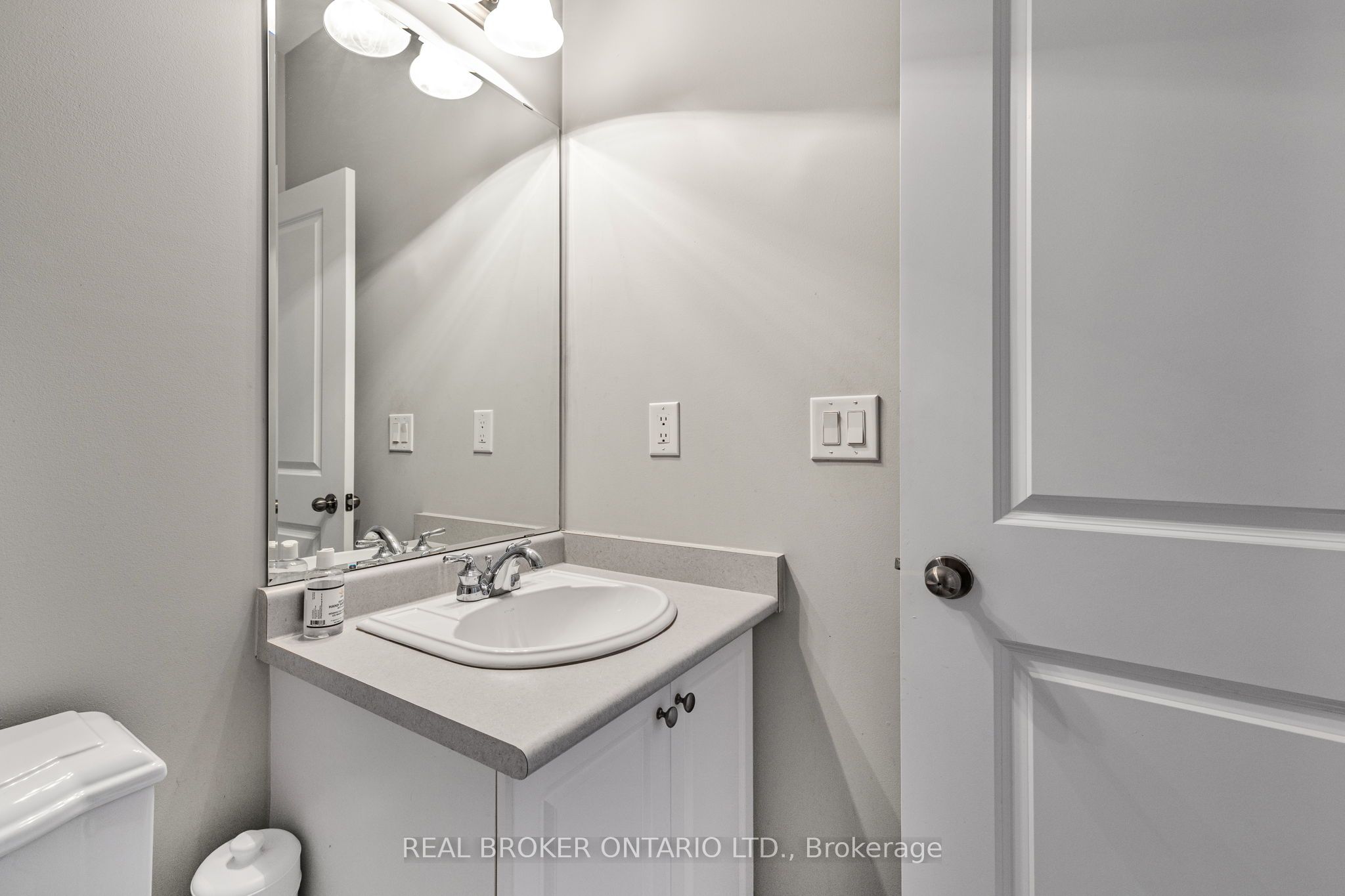 28 Hampton Springs Drive, Brampton, ON L6P 2W4
