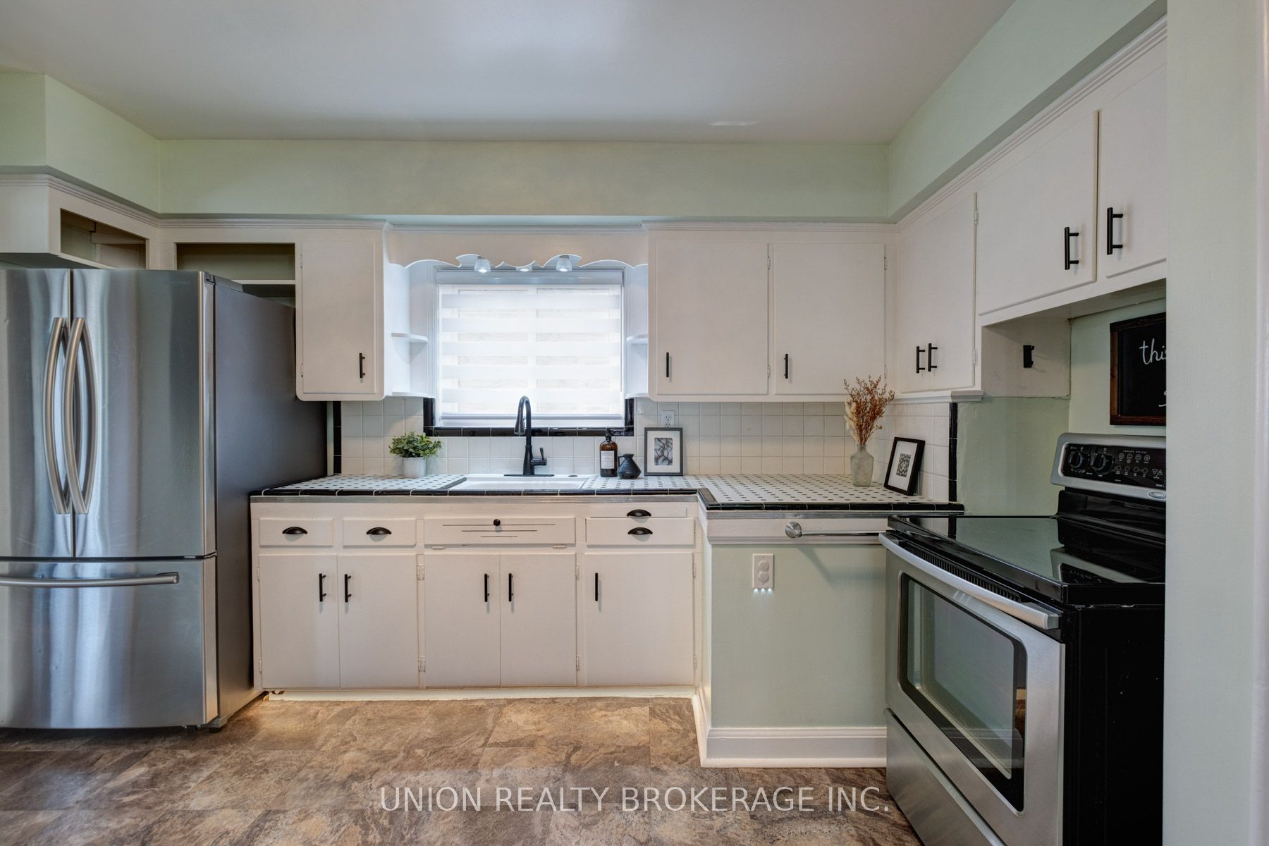 100 Lilian Drive