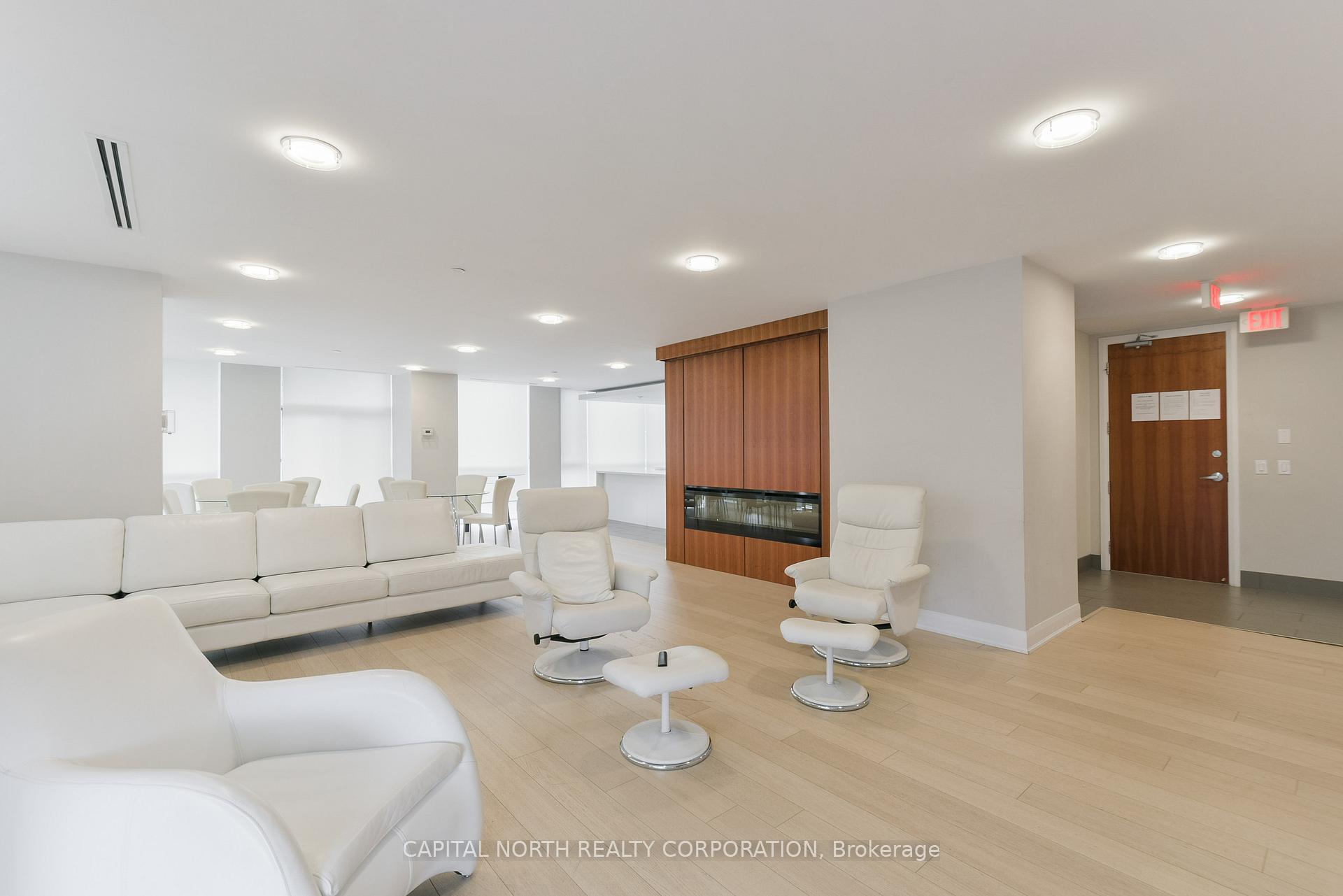 2 Bedrooms Condo at 4700 Highway 7, Vaughan For sale