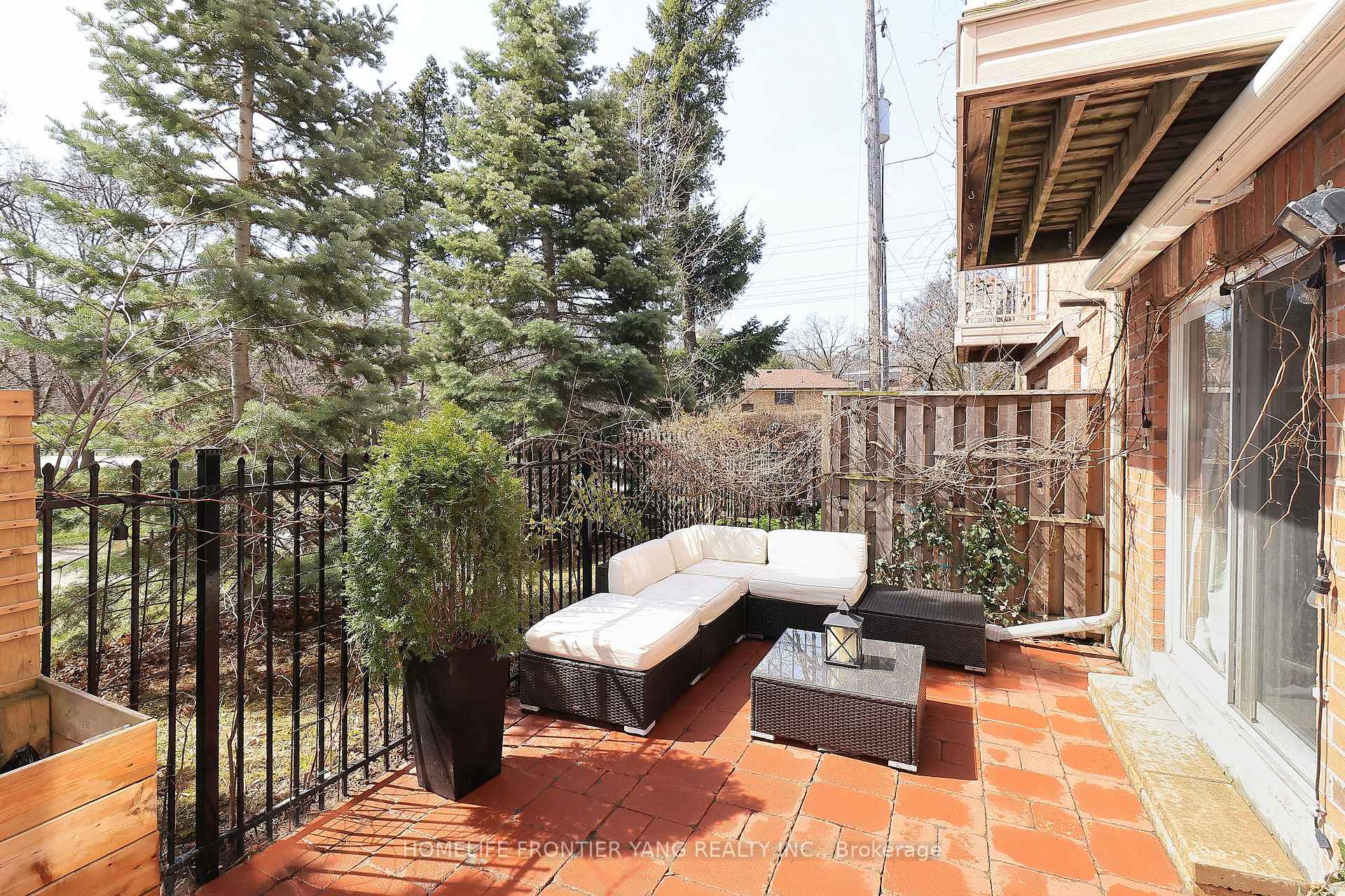 3 Bedrooms Condo at 581 Scarlett, Toronto For sale