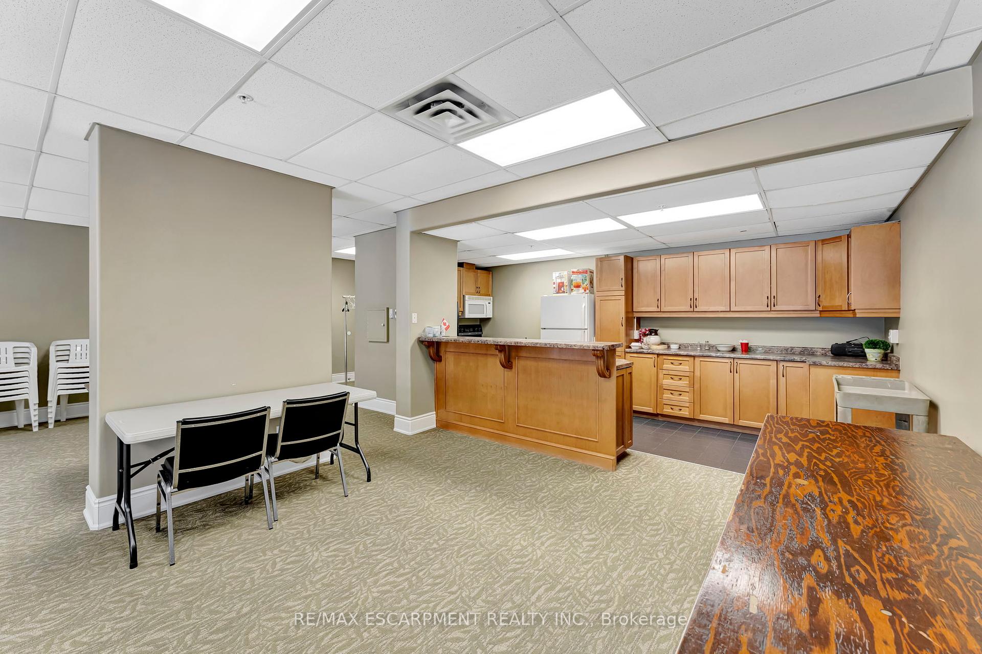 2 Bedrooms Condo at 1770 Main,  Hamilton For sale