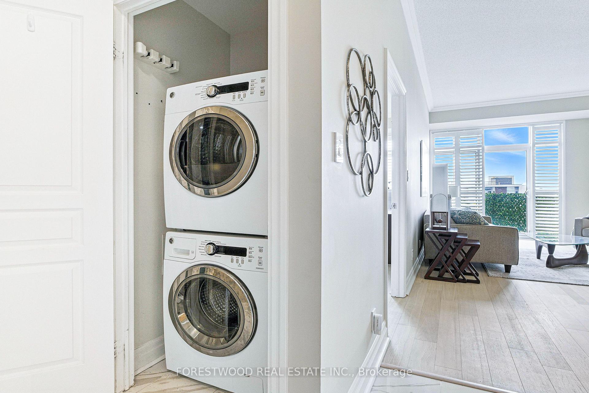 2 Bedrooms Condo at 80 Port, Mississauga For sale