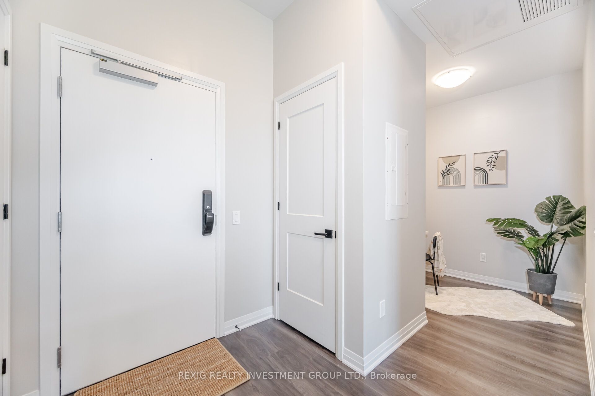 95 DUNDAS Street W, #613