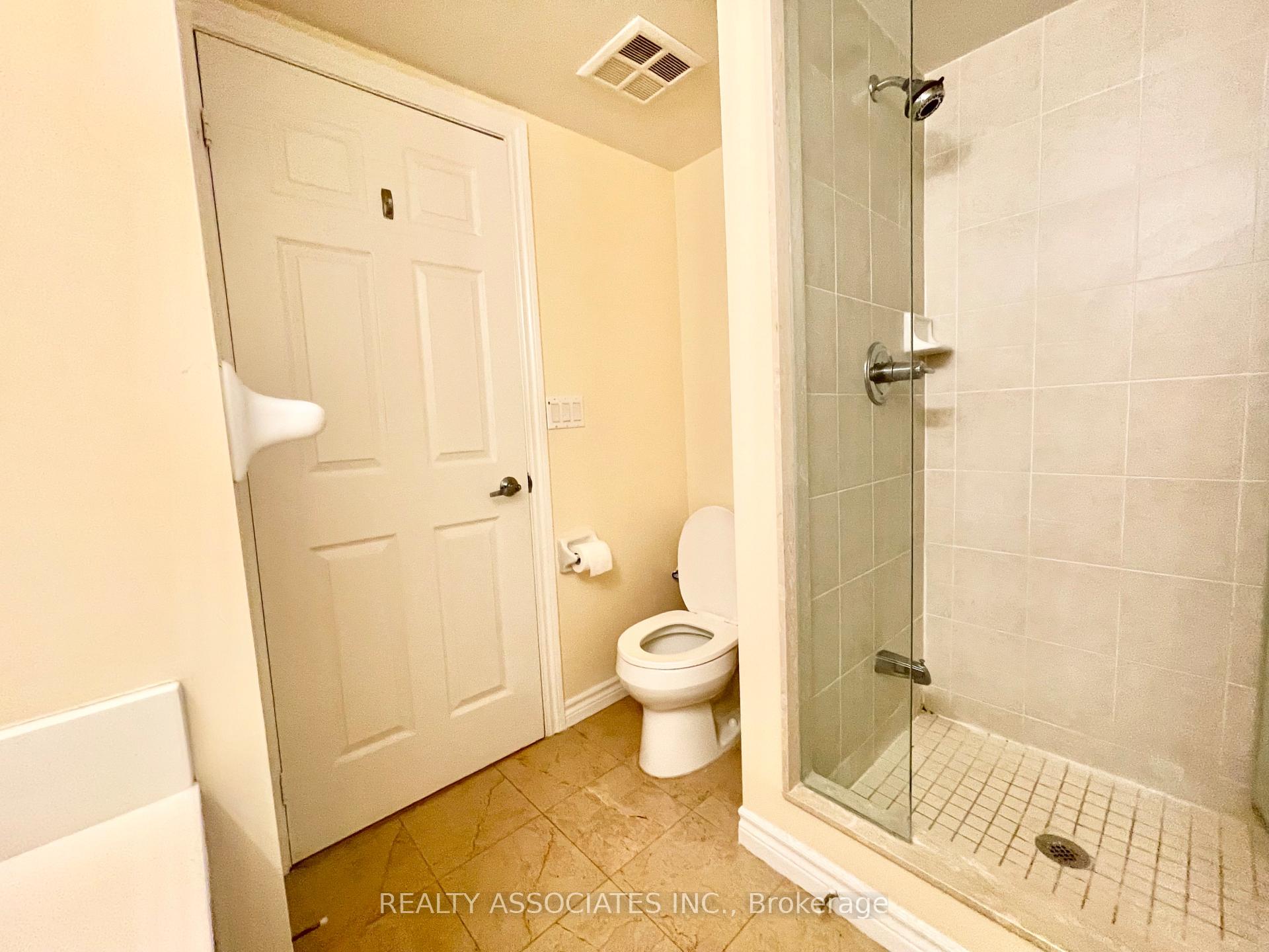 3 Bedrooms Condo at 761 Bay, Toronto For sale