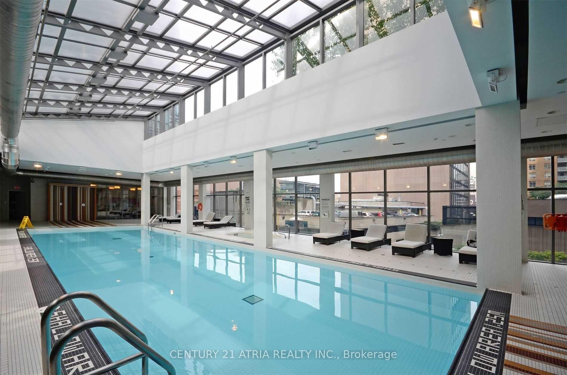 2 Bedrooms Condo at 37 Grosvenor,  Toronto For sale