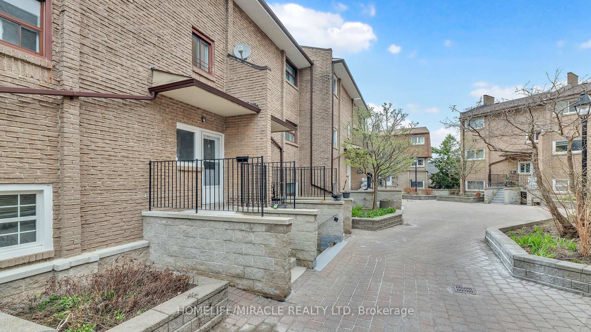 3 Bedrooms Condo at 91 Muir, Toronto For sale