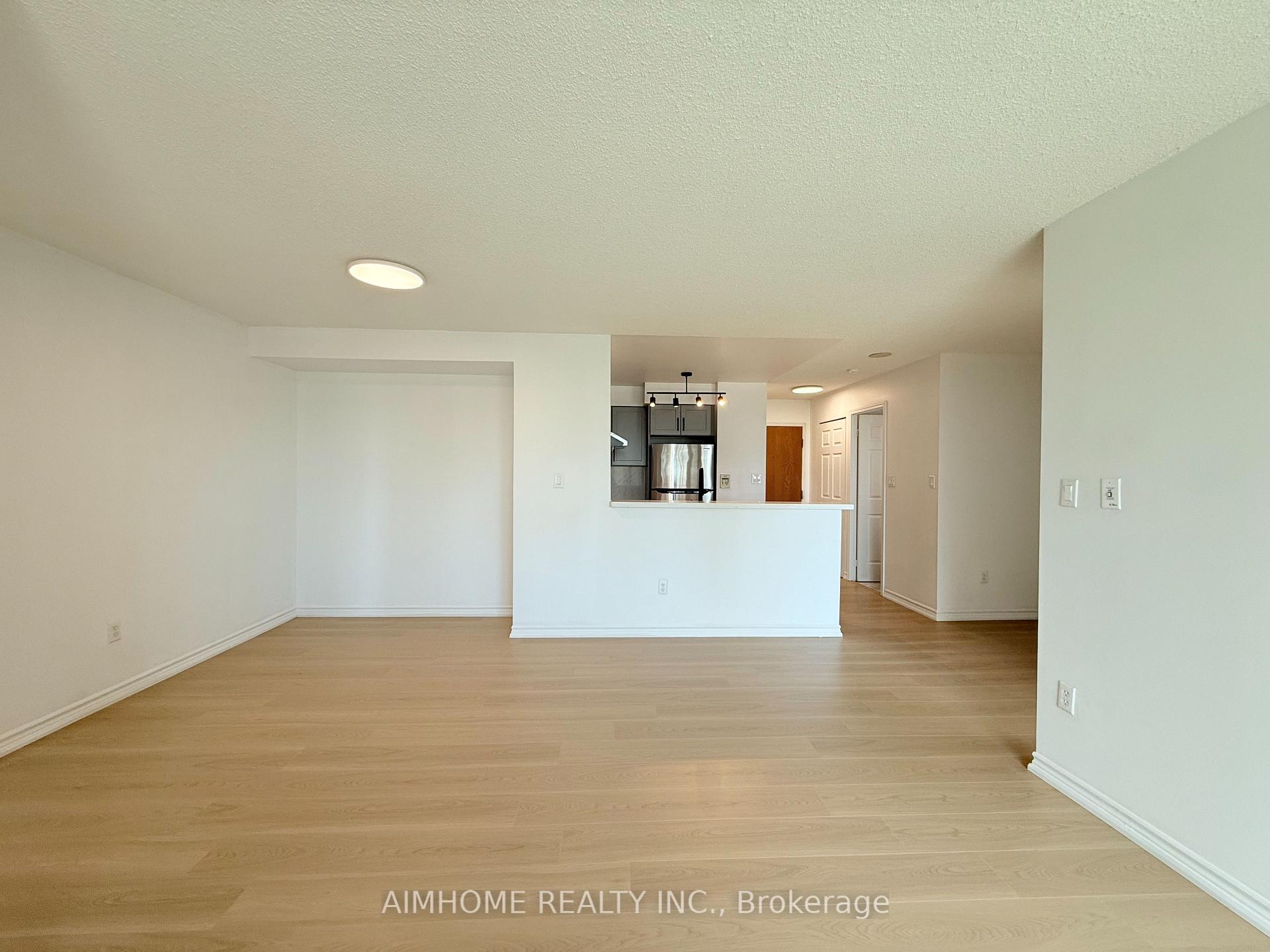 3 Bedrooms Condo at 7 Lorraine, Toronto For sale