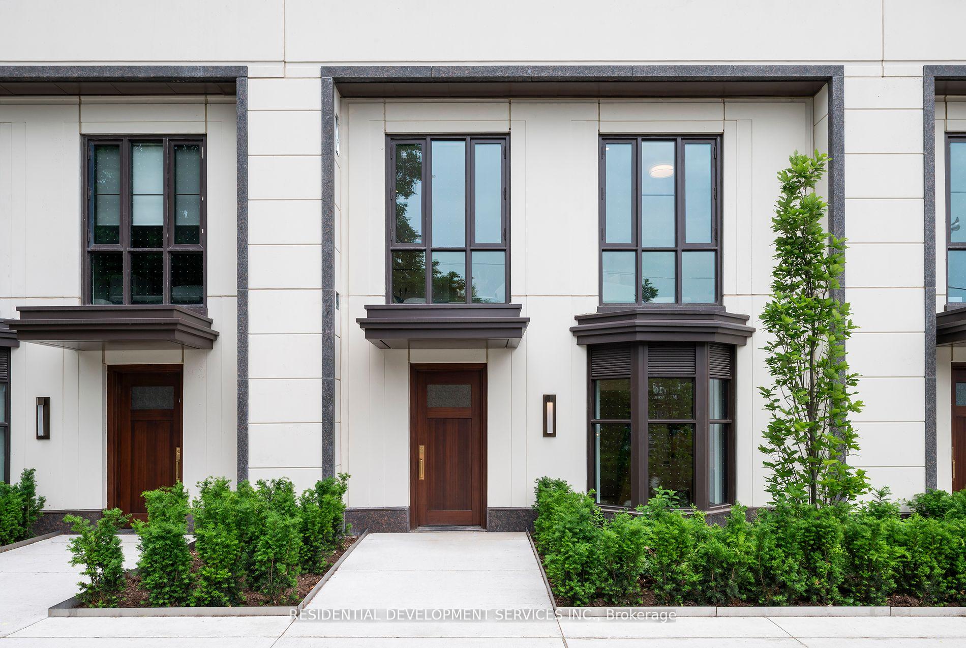 3 Bedrooms Condo at 1 Strathgowan,  Toronto For sale