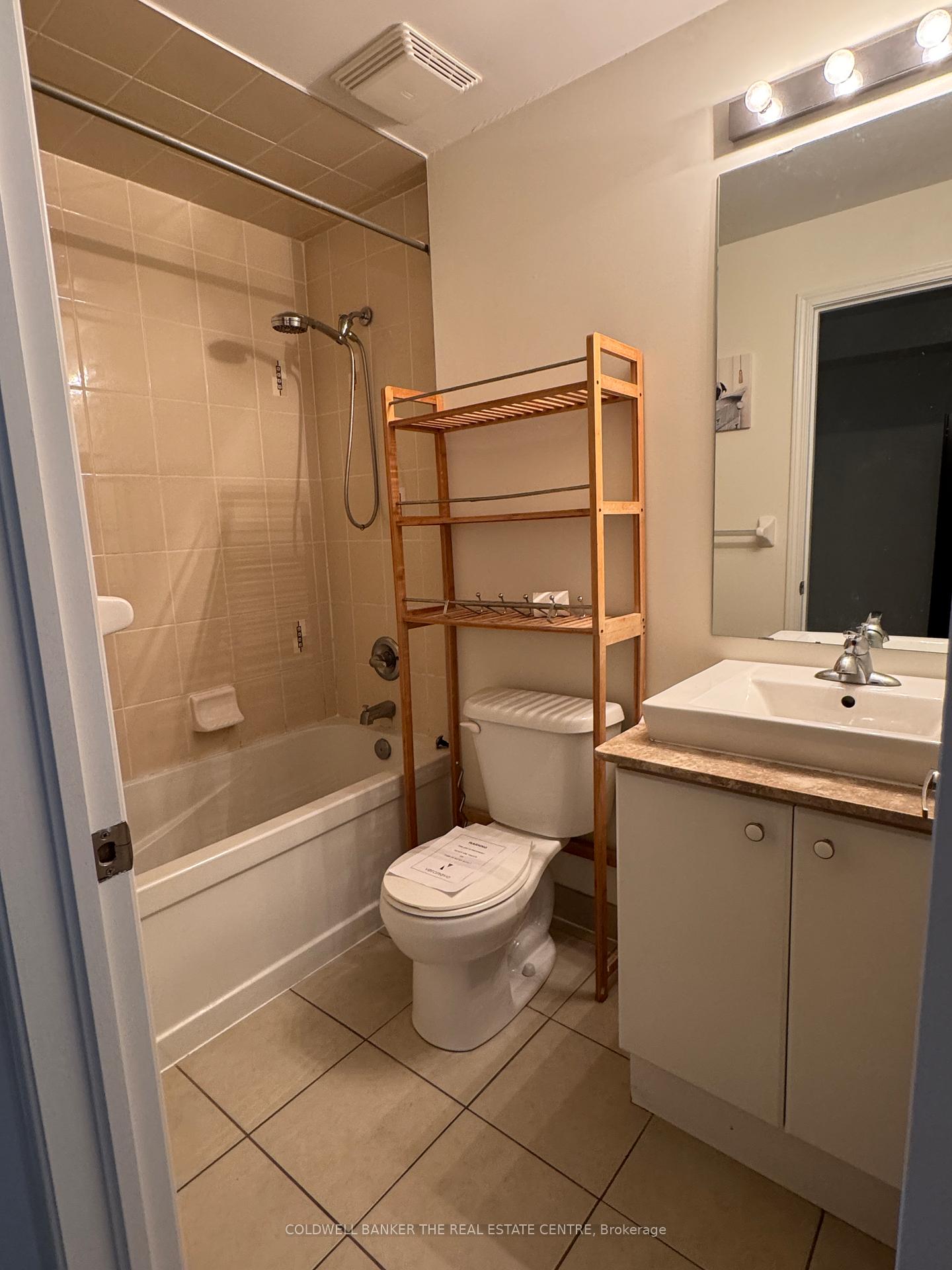 3 Bedrooms Condo at 19 Coneflower, Toronto For sale