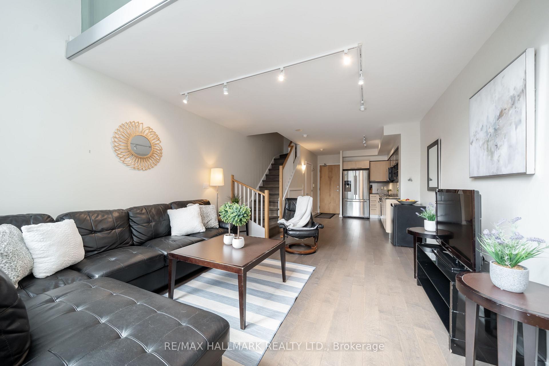 2 Bedrooms Condo at 36 Blue Jays,  Toronto For sale
