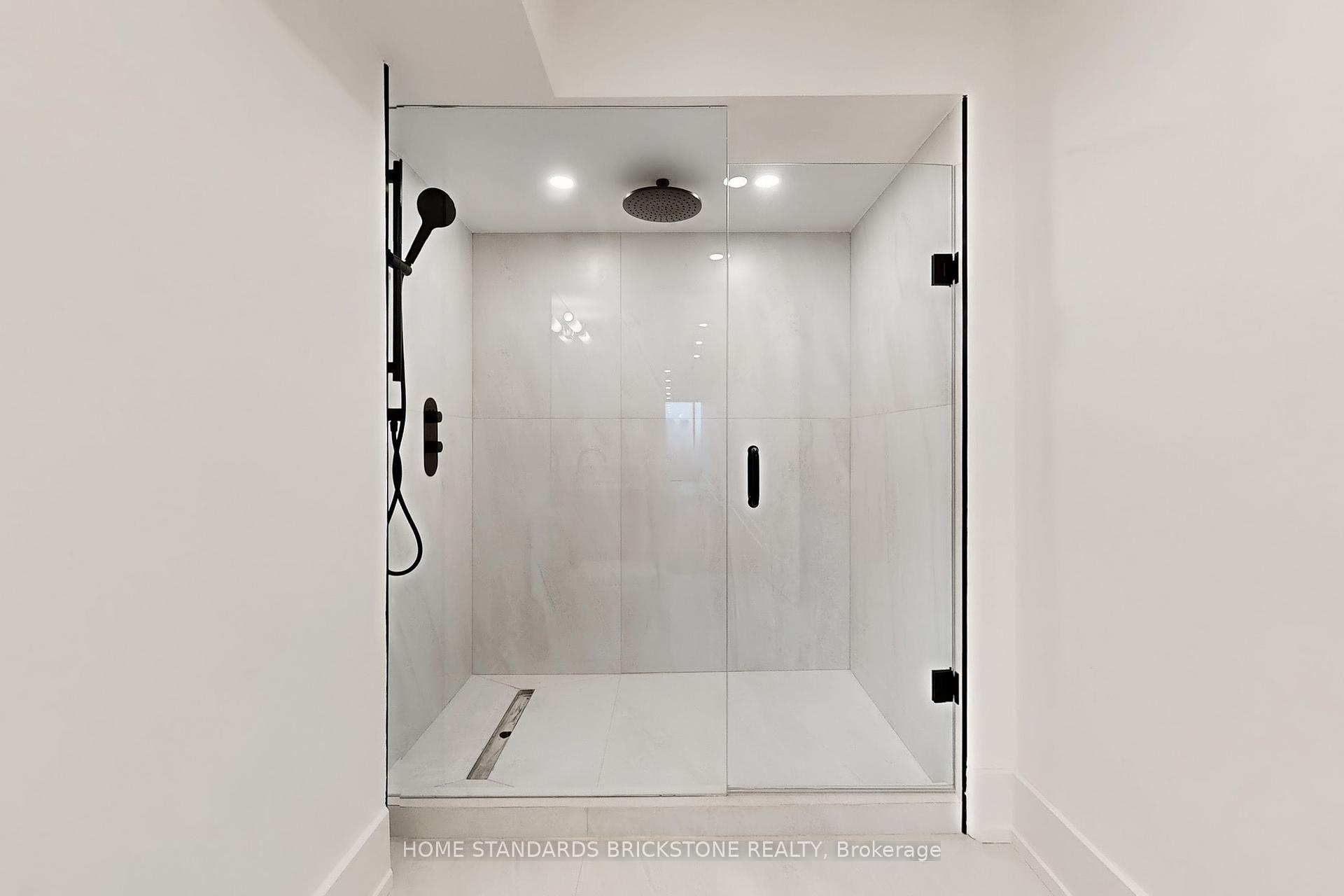 2 Bedrooms Condo at 110 Bloor, Toronto For sale