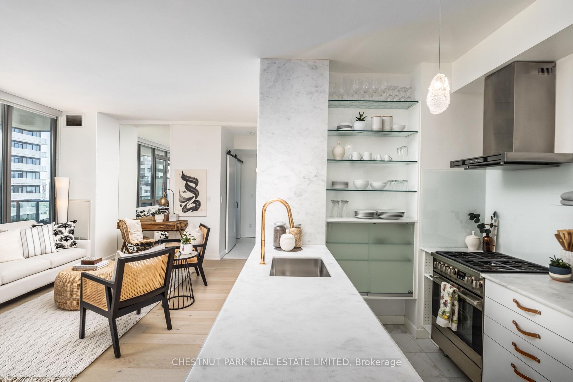 2 Bedrooms Condo at 33 Lombard, Toronto For sale