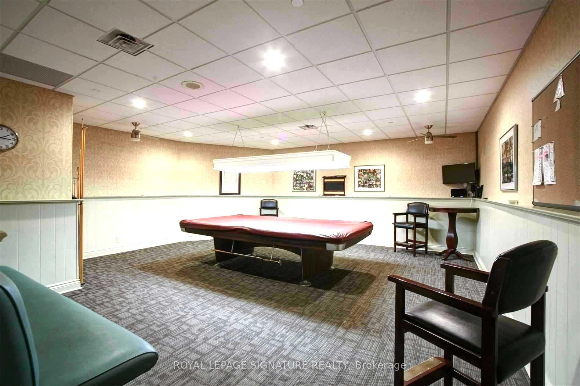 3 Bedrooms Condo at 1300 Bloor, Mississauga For sale