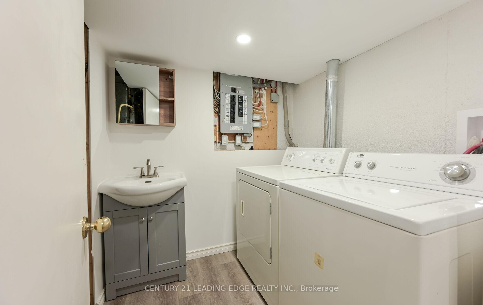 5 Bedrooms Condo at 28 Livingston, Toronto For sale
