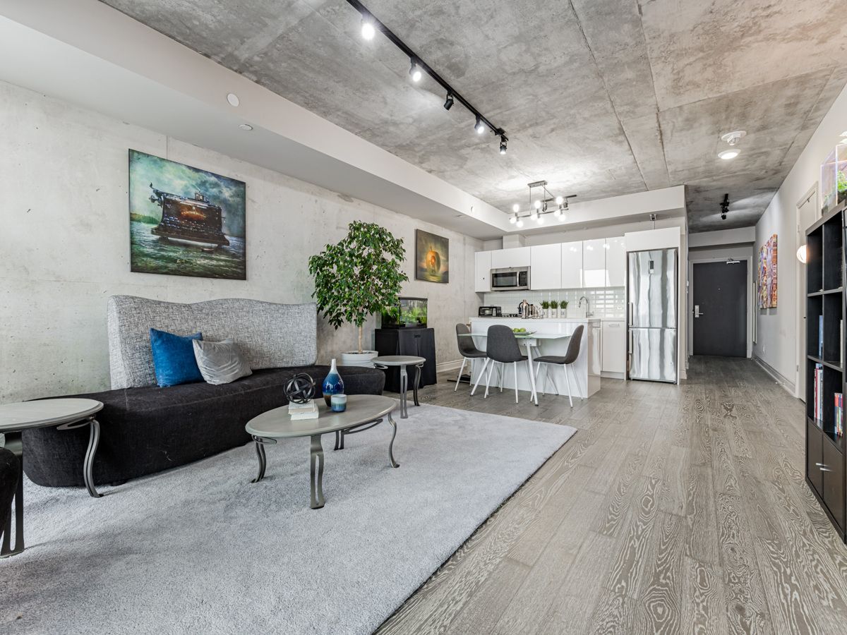 608 Richmond Street W 816