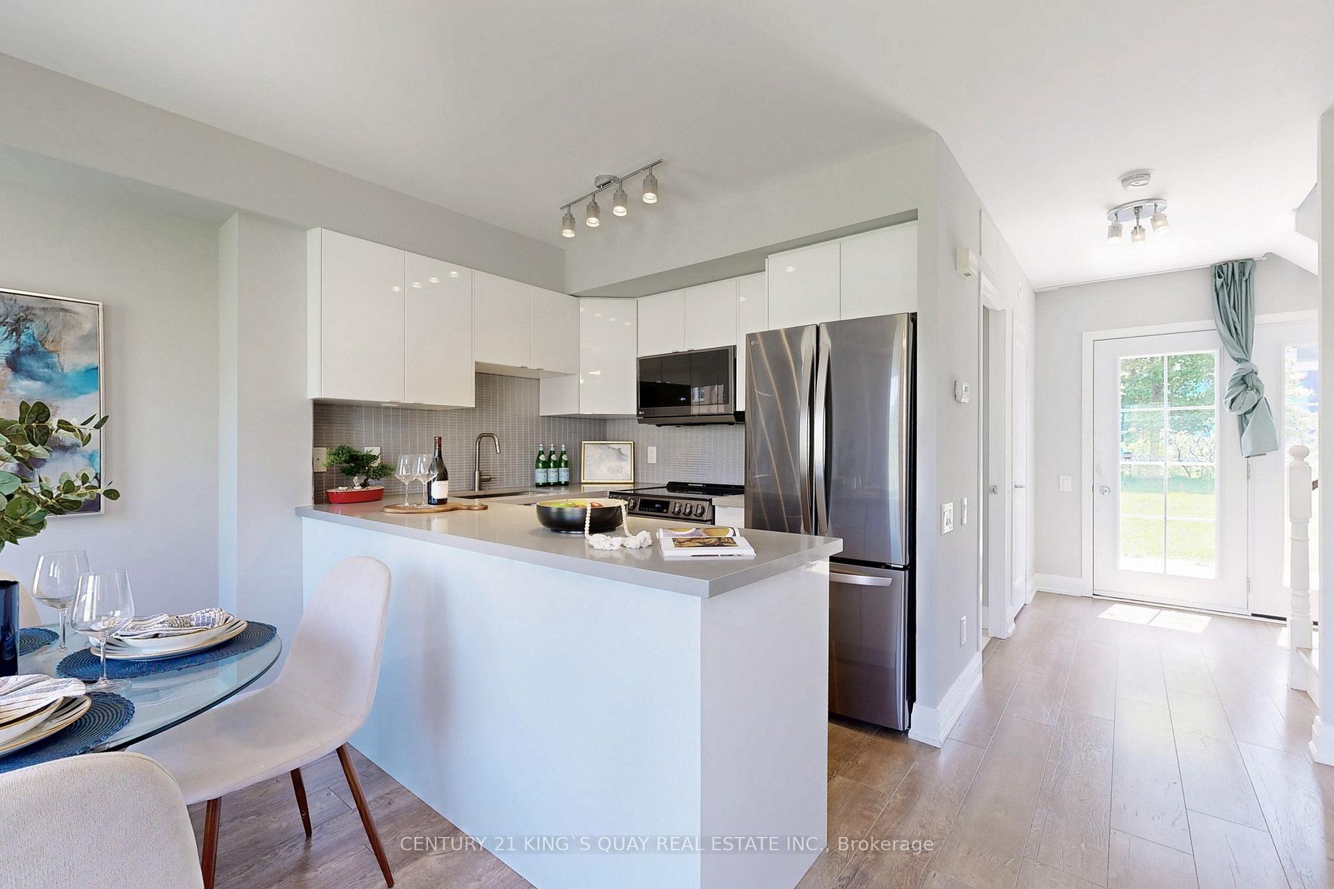 2 Bedrooms Condo at 9 Windermere, Toronto For sale