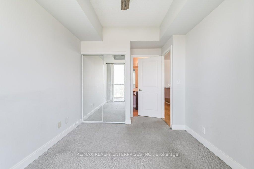 2 Bedrooms Condo at 80 Absolute, Mississauga For sale