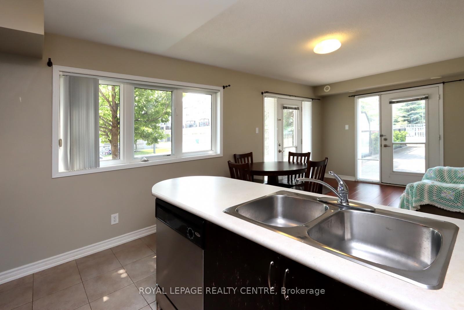 2 Bedrooms Condo at 5100 Winston Churchill, Mississauga For sale