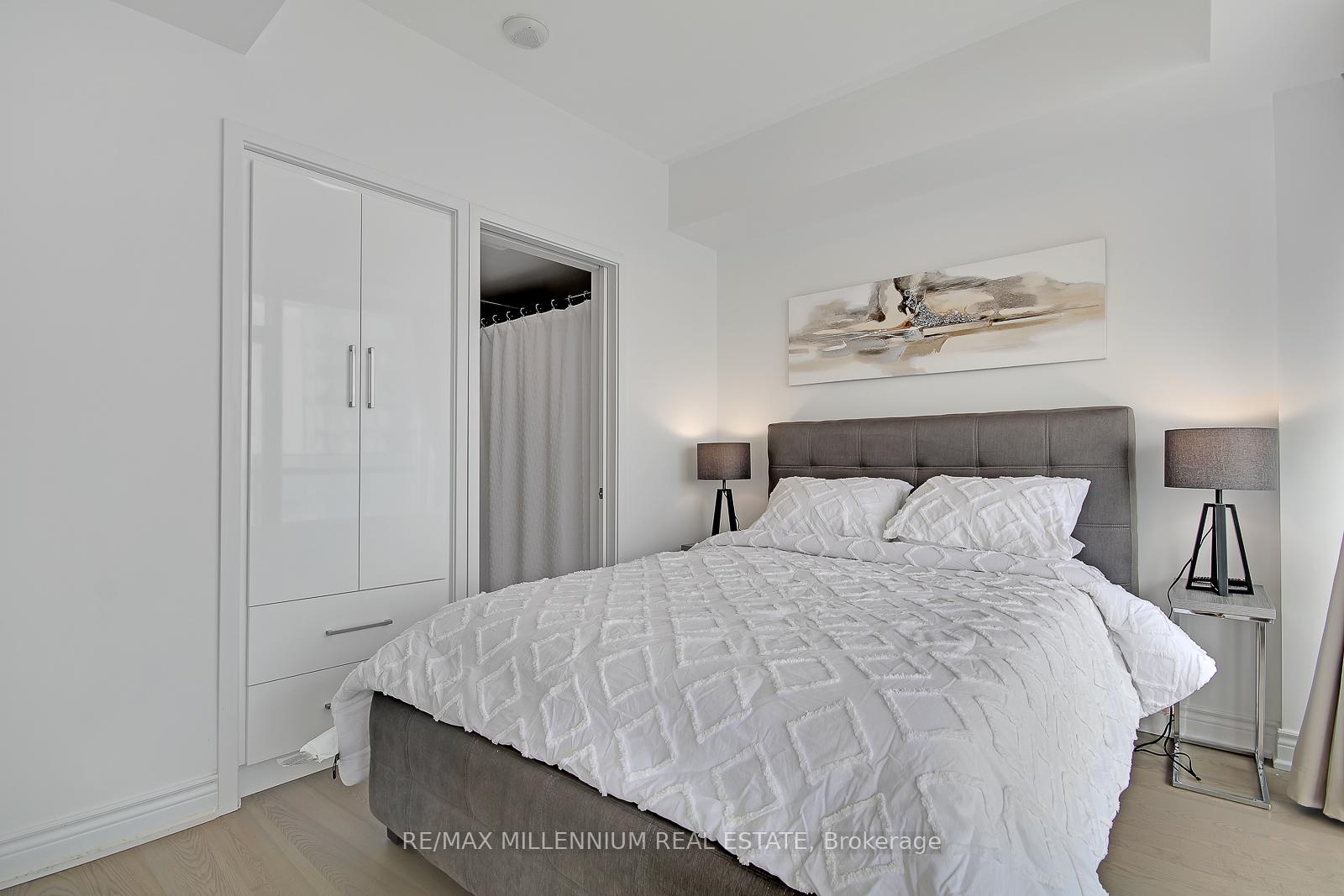 3 Bedrooms Condo at 12 York,  Toronto For sale