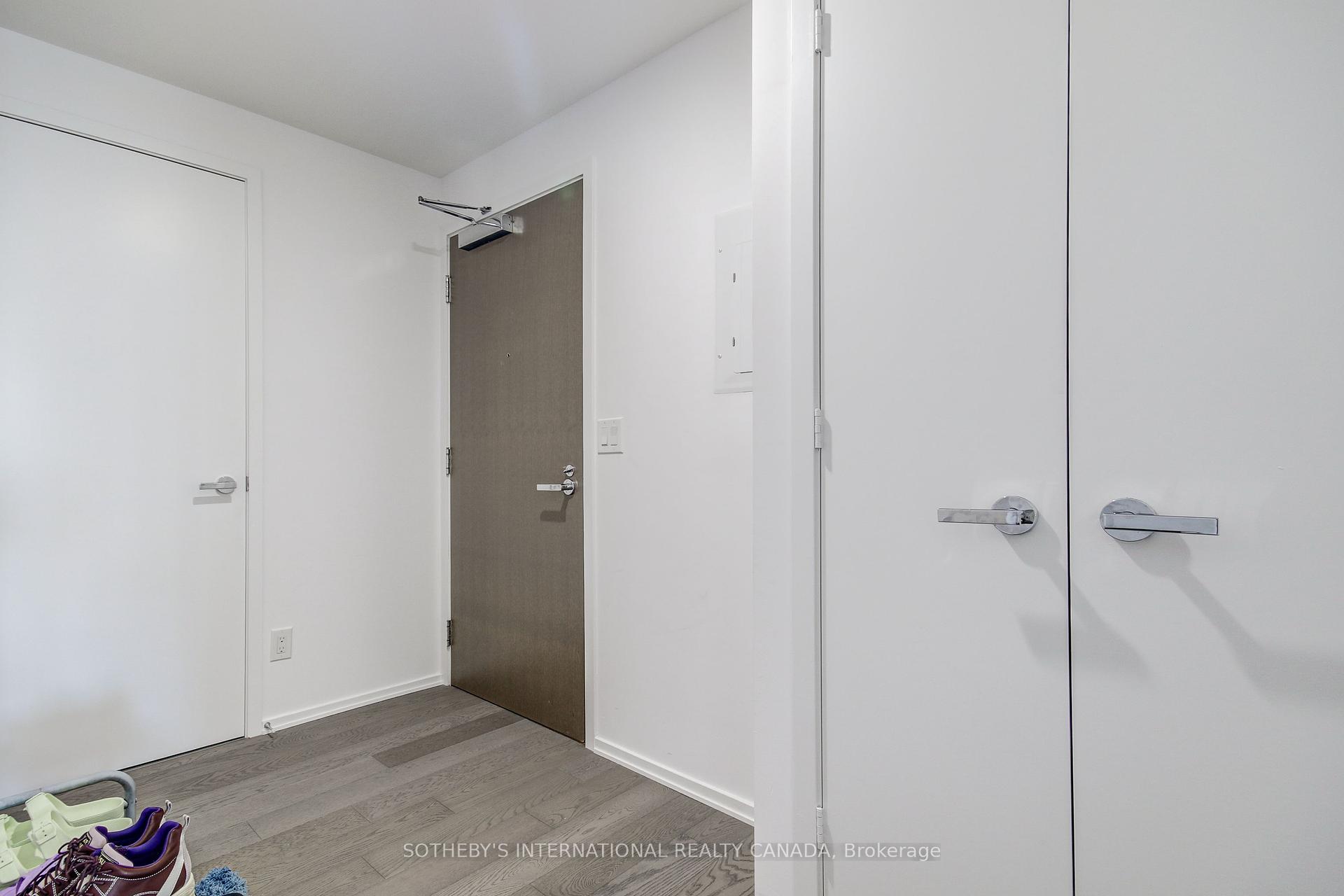 2 Bedrooms Condo at 1 Bloor, Toronto For sale