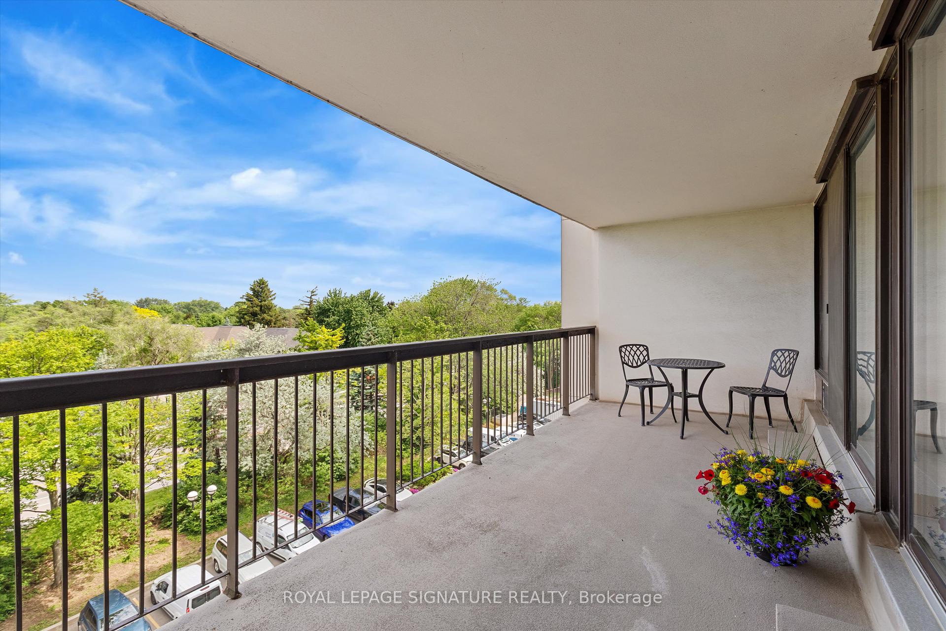3 Bedrooms Condo at 2185 Marine, Oakville For sale