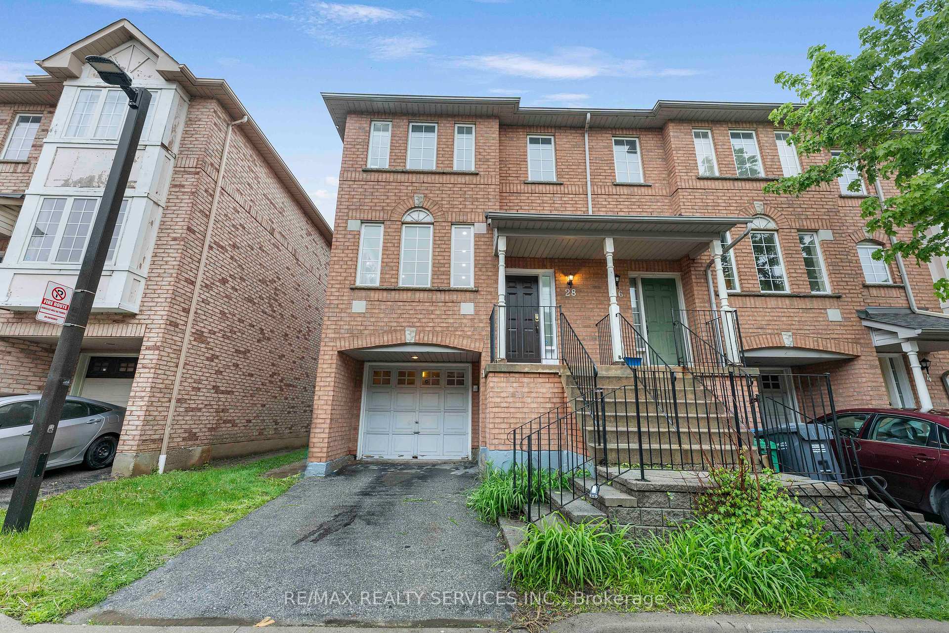 4 Bedrooms Condo at 80 Acorn, Mississauga For sale