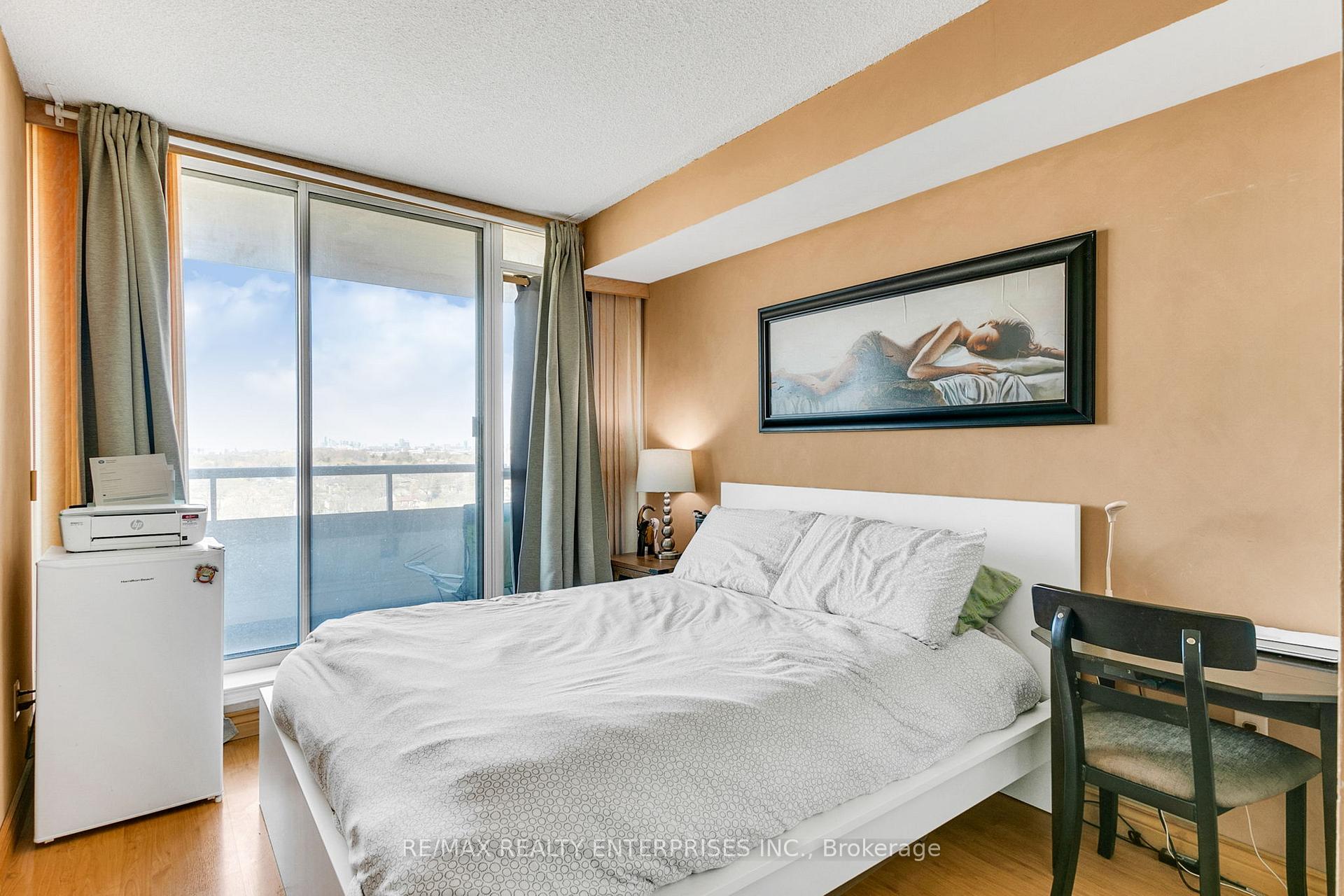 3 Bedrooms Condo at 1 Greystone Walk,  Toronto For sale