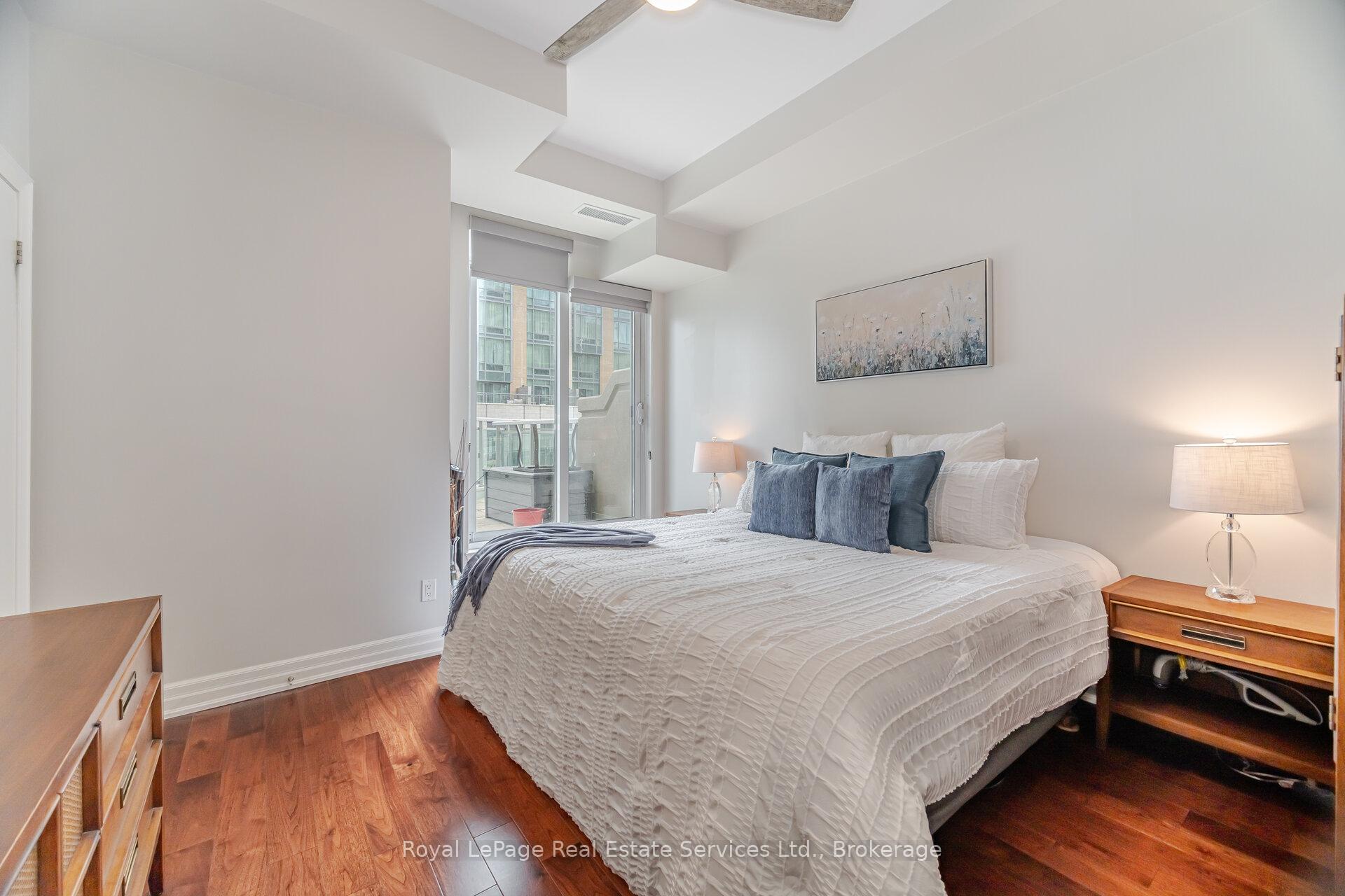 2 Bedrooms Condo at 360 Pearl, Burlington For sale