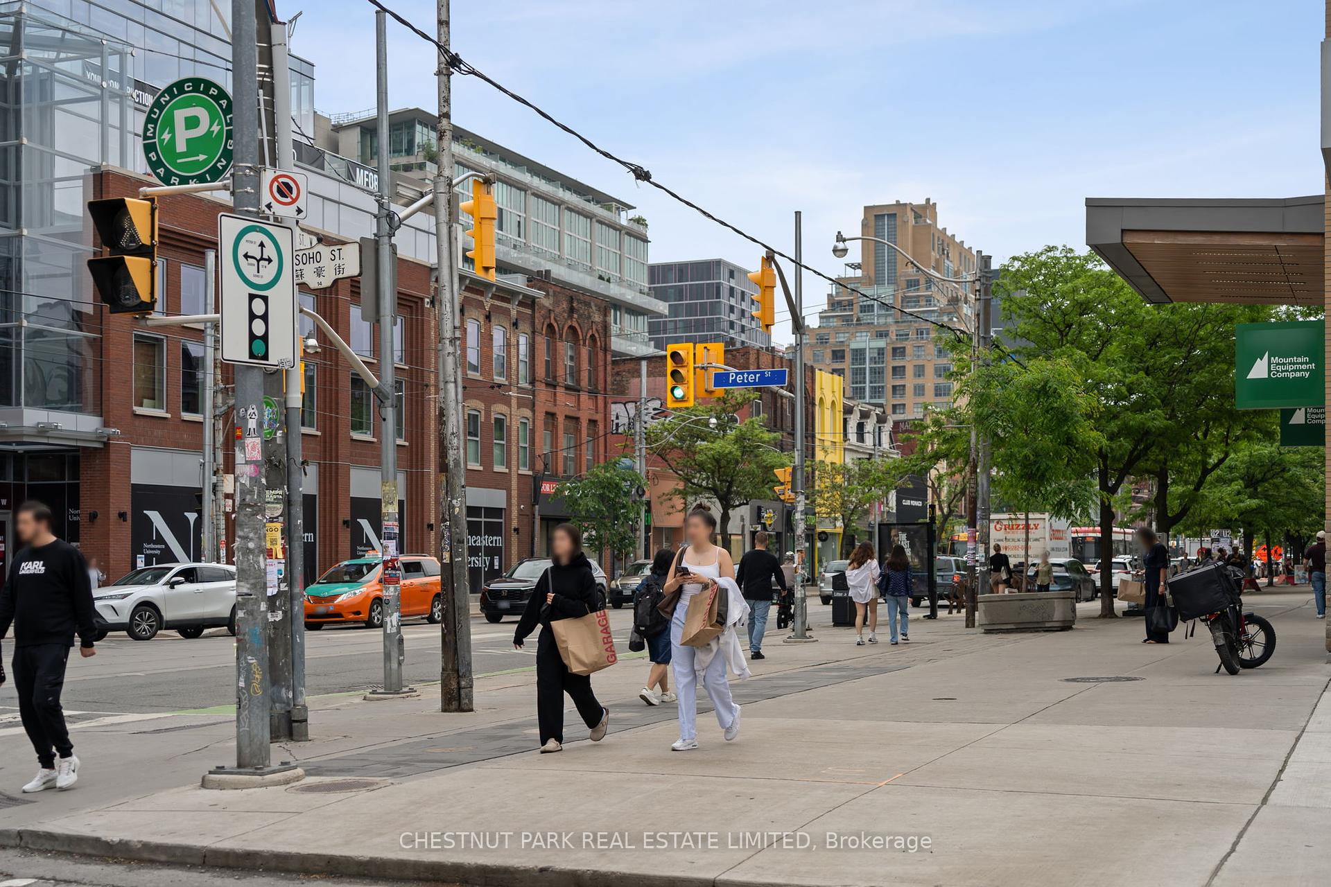 3 Bedrooms Condo at 11 Soho, Toronto For sale