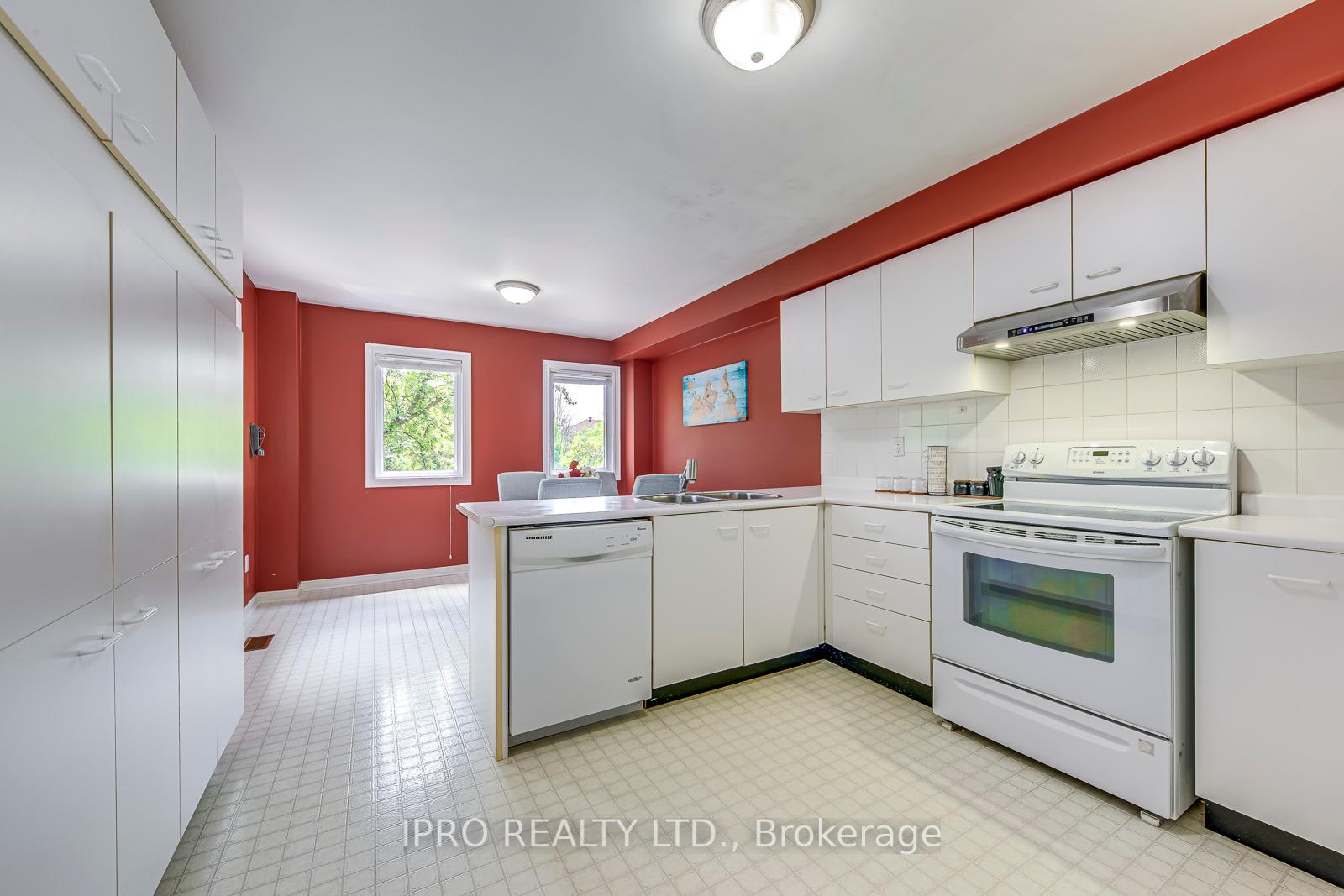 3 Bedrooms Condo at 2051 MERCHANTS, Oakville For sale