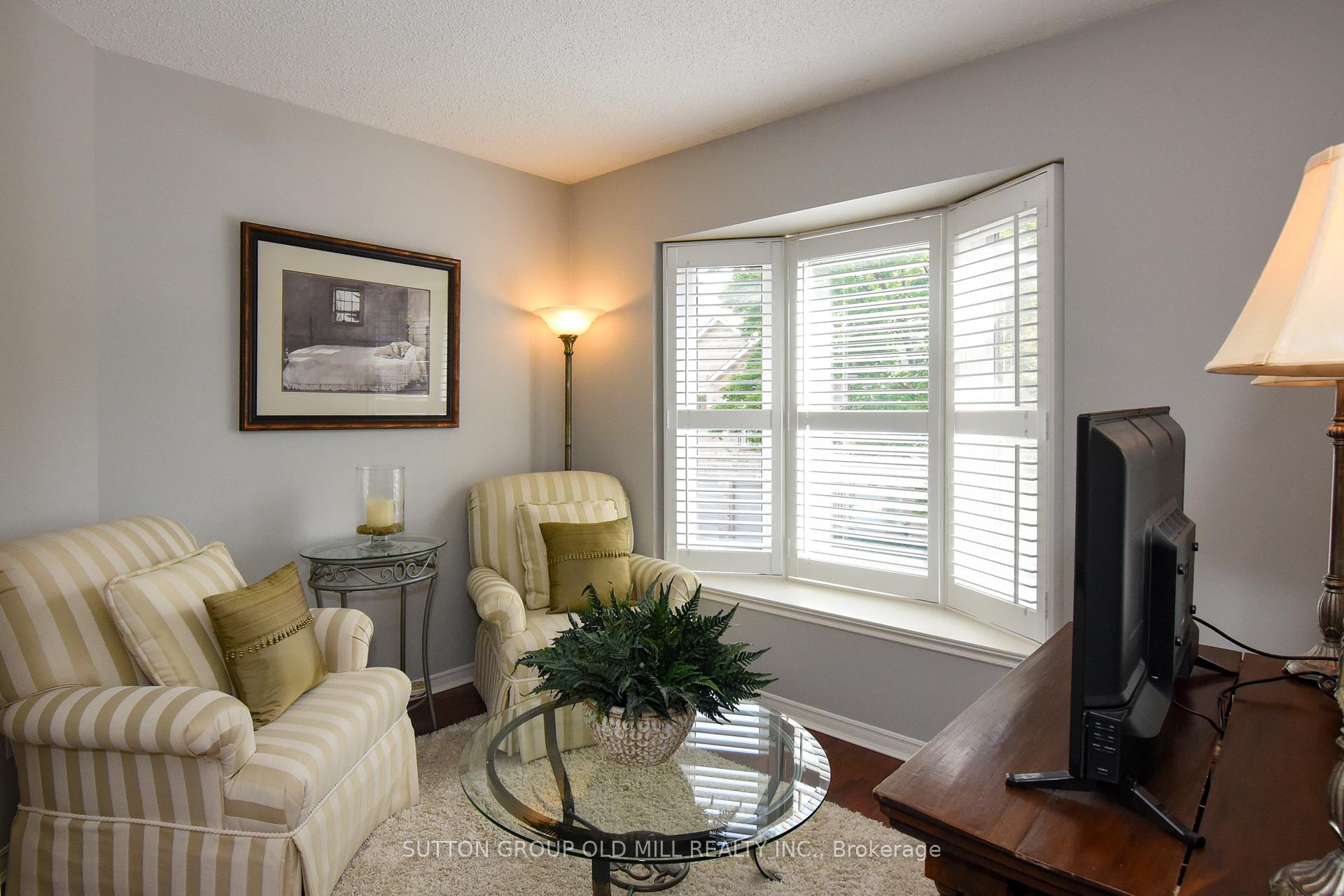 4 Bedrooms Condo at 4635 Regents, Mississauga For sale