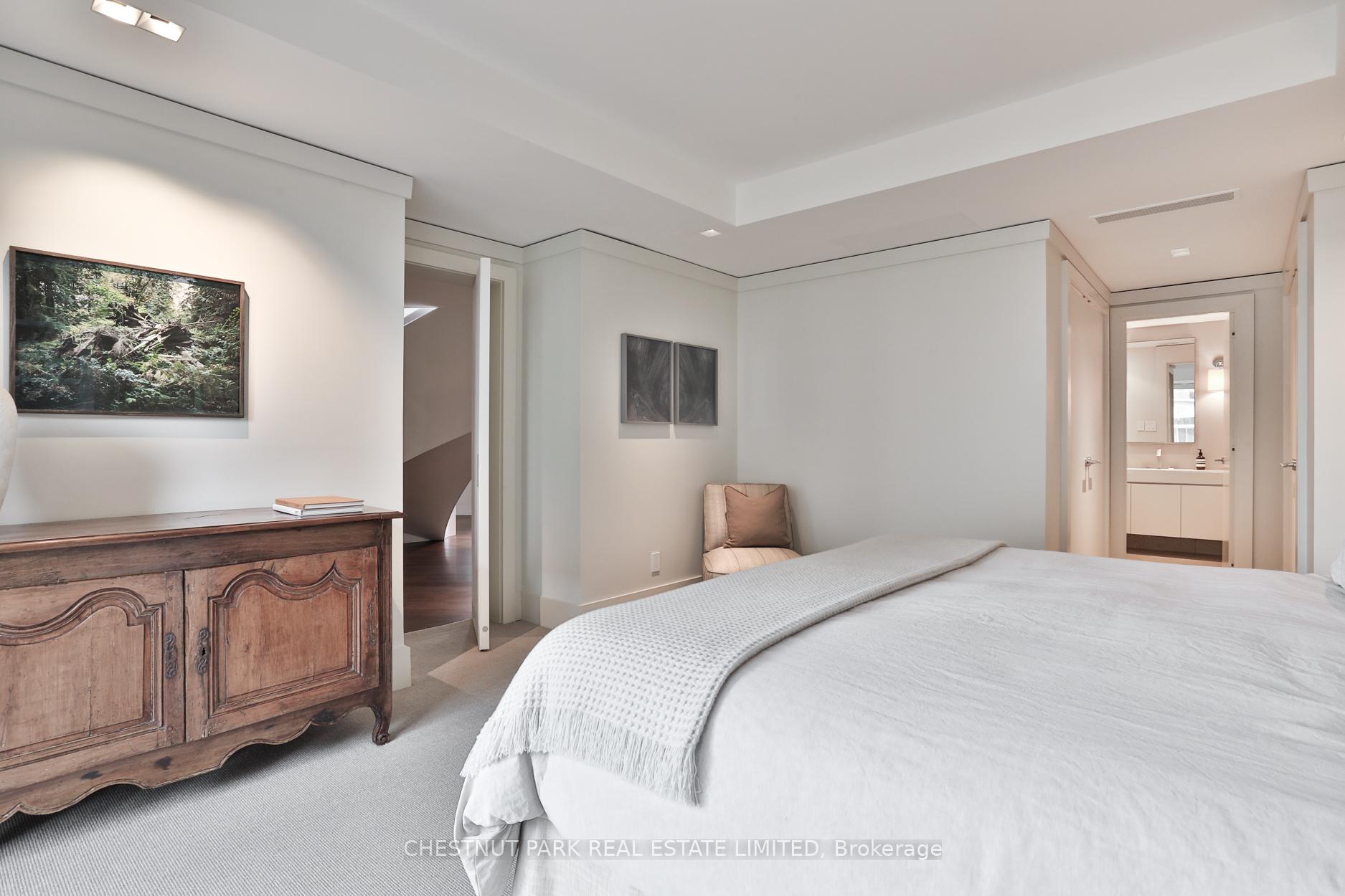 3 Bedrooms Condo at 33 Jackes,  Toronto For sale
