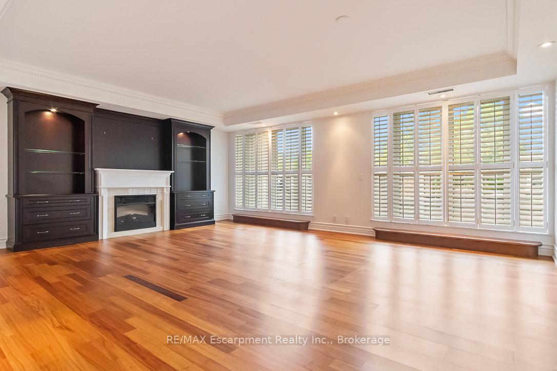 3 Bedrooms Condo at 68 Yorkville, Toronto For sale