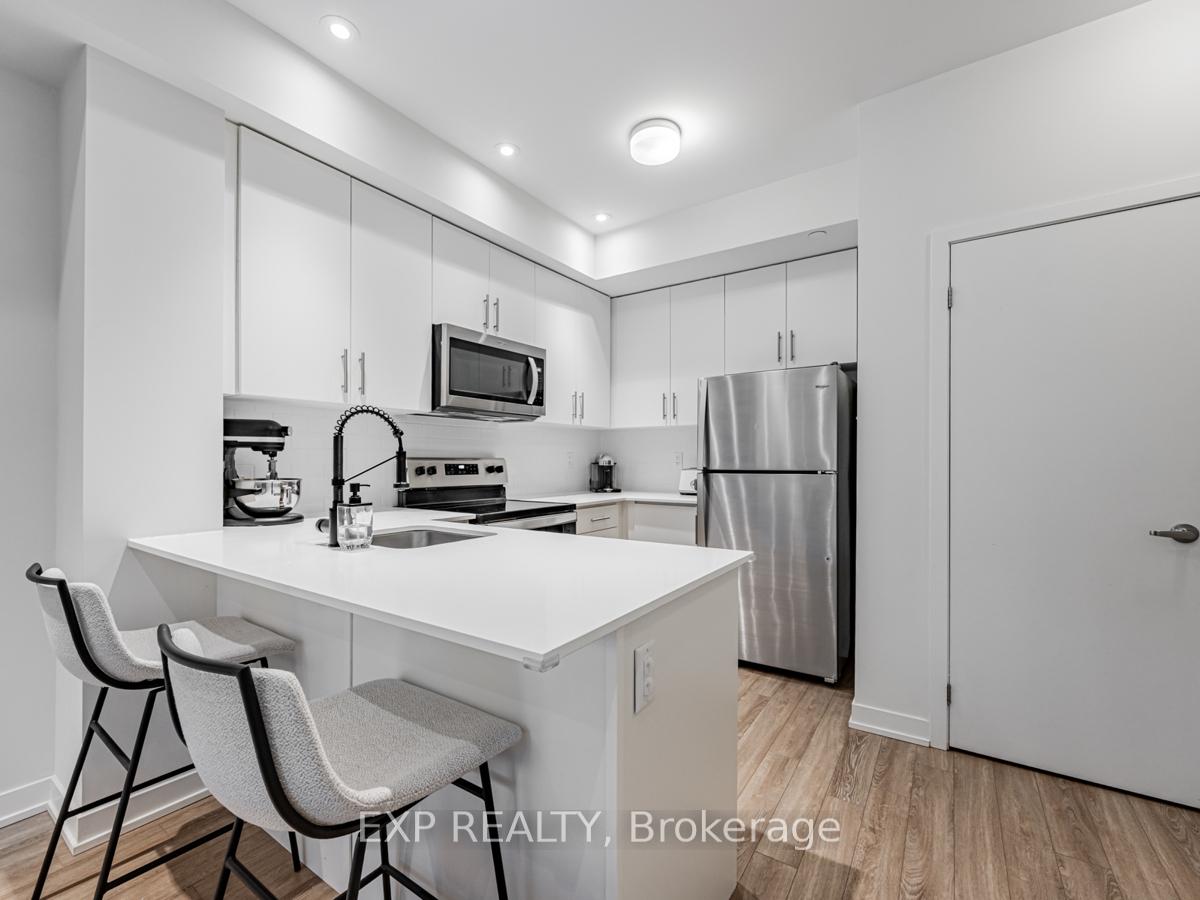 2 Bedrooms Condo at 3409 Ridgeway,  Mississauga For sale