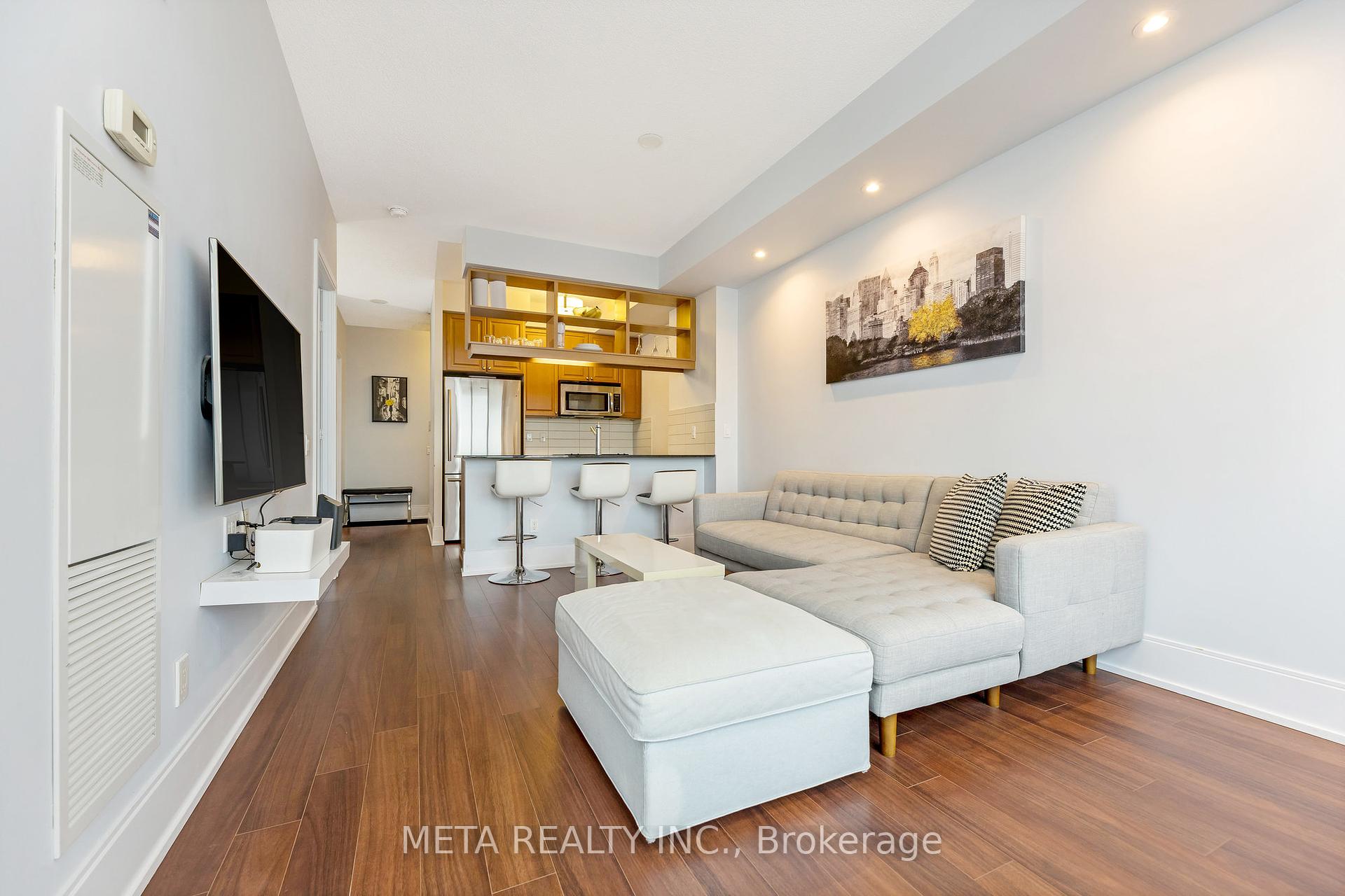 2 Bedrooms Condo at 15 Viking,  Toronto For sale