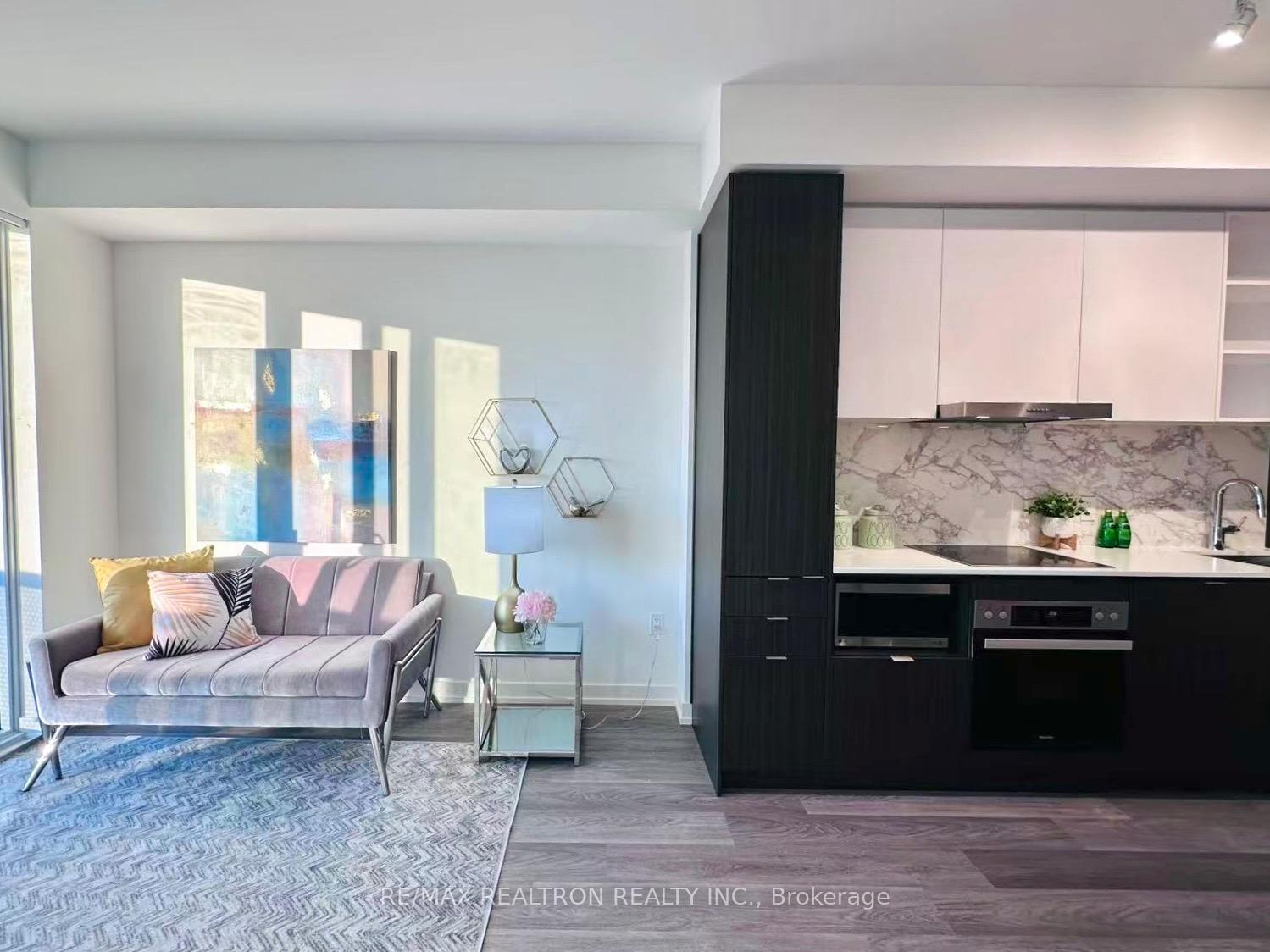 2 Bedrooms Condo at 55 Cooper, Toronto For sale