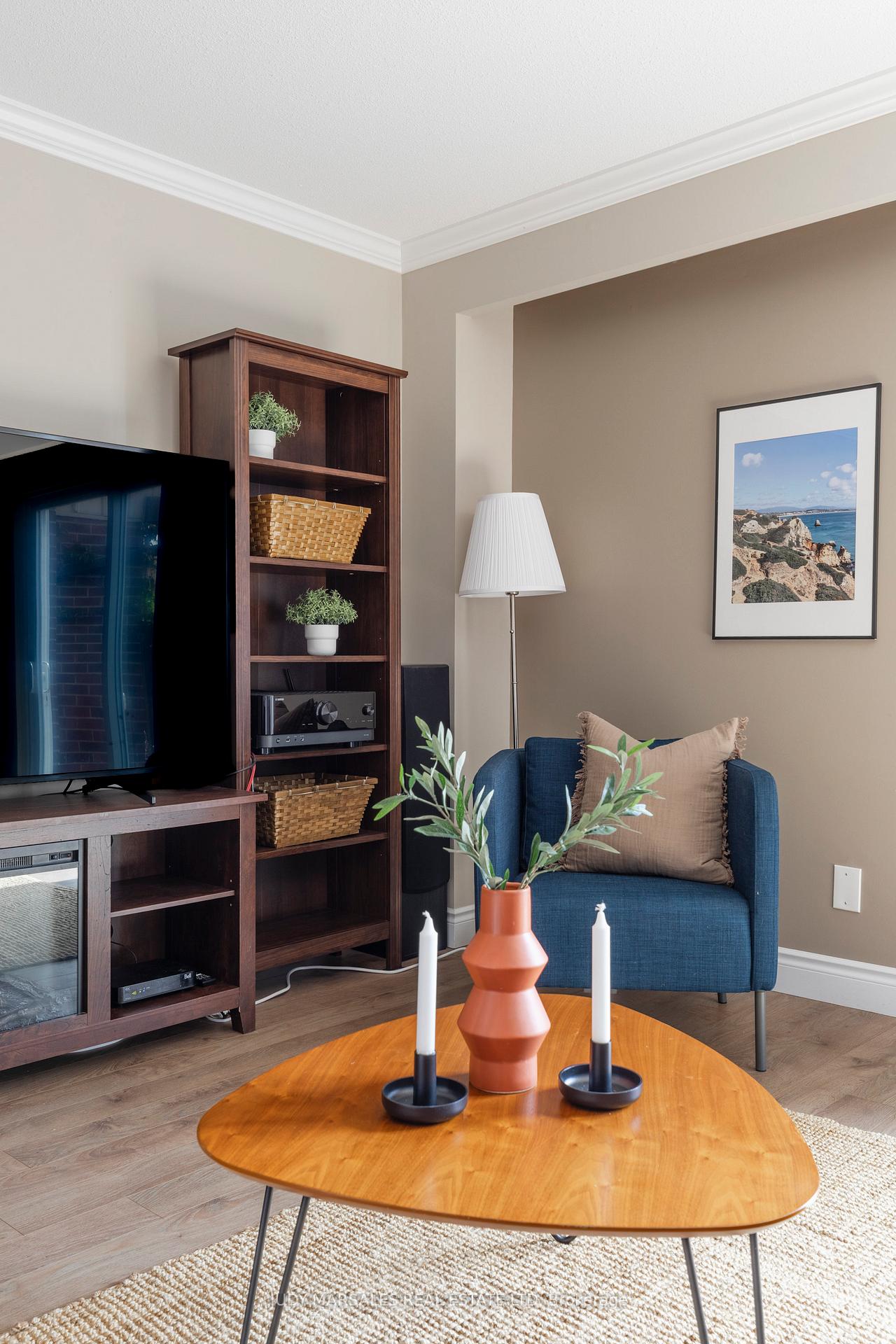 3 Bedrooms Condo at 3035 Glencrest, Burlington For sale