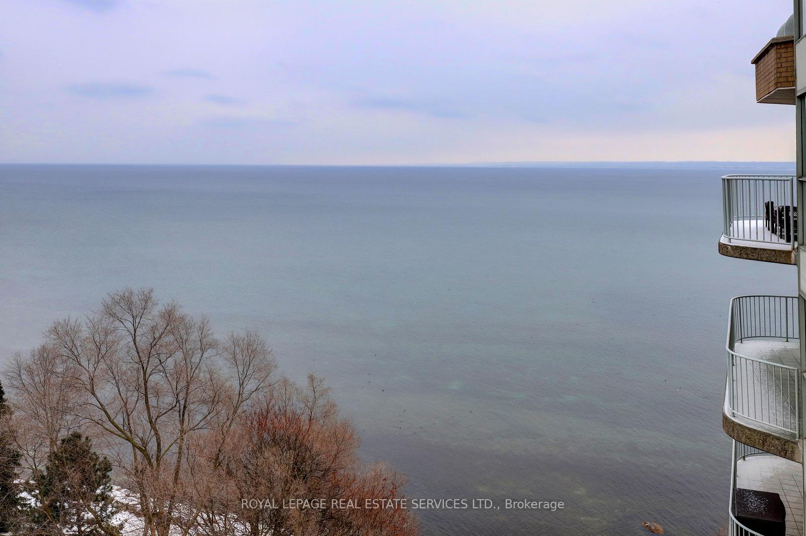 2 Bedrooms Condo at 2190 Lakeshore, Burlington For sale