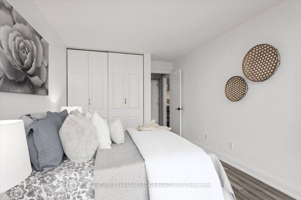3 Bedrooms Condo at 131 TORRESDALE,  Toronto For sale